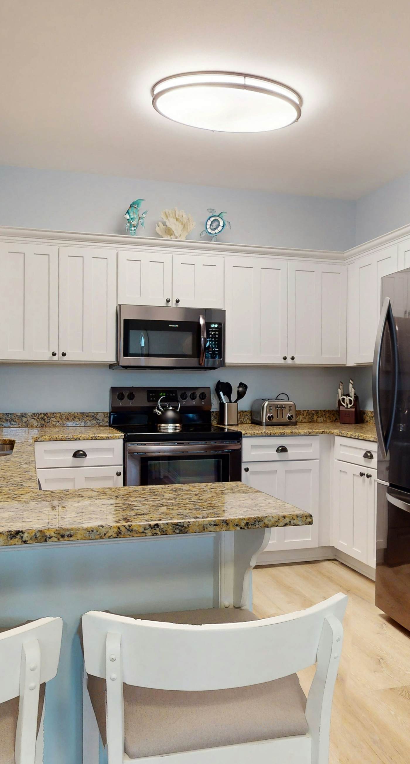 2nd-floor condo near beach with balcony, outdoor pool, streaming, & washer/dryer