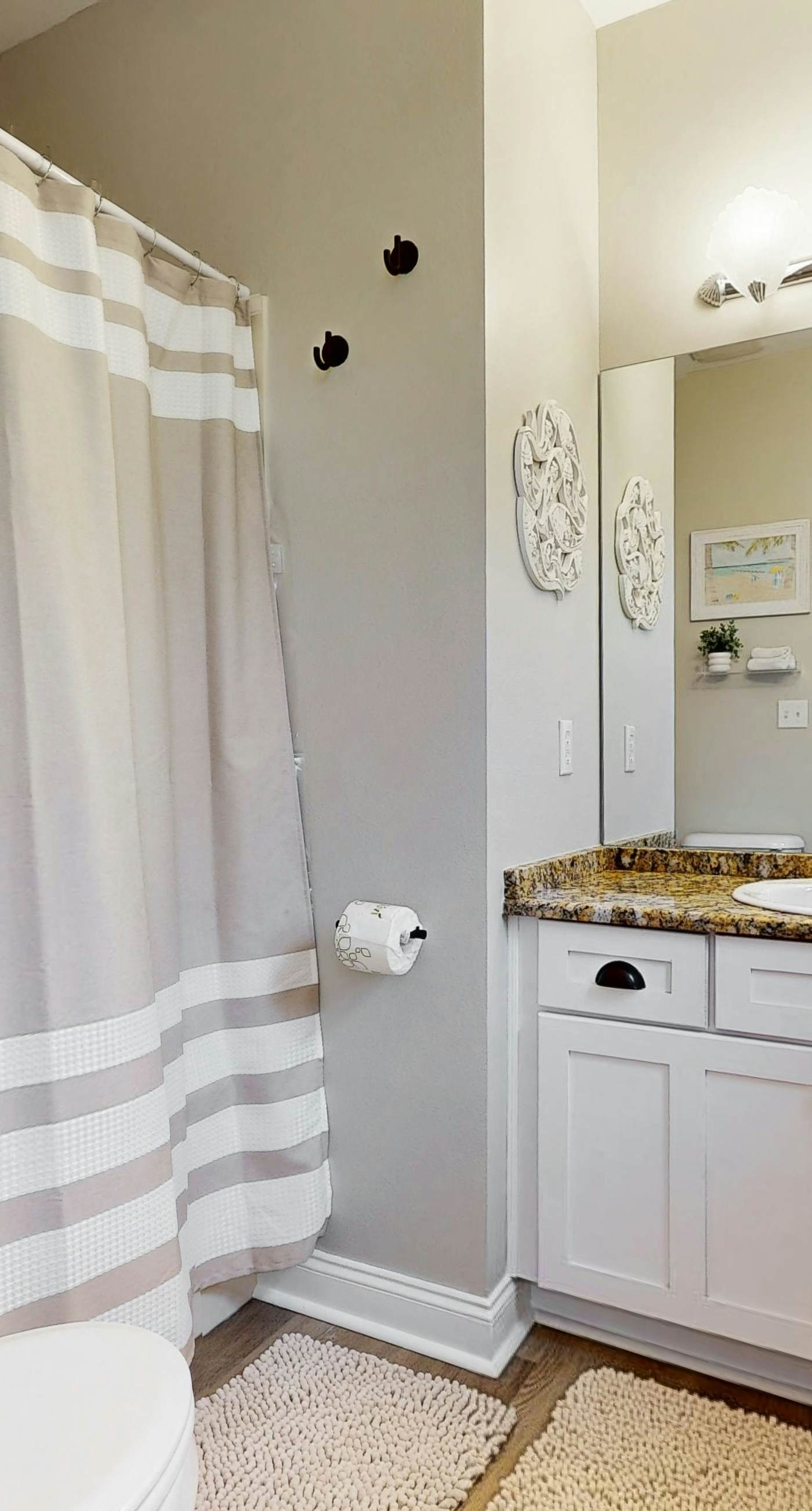 2nd-floor condo near beach with balcony, outdoor pool, streaming, & washer/dryer