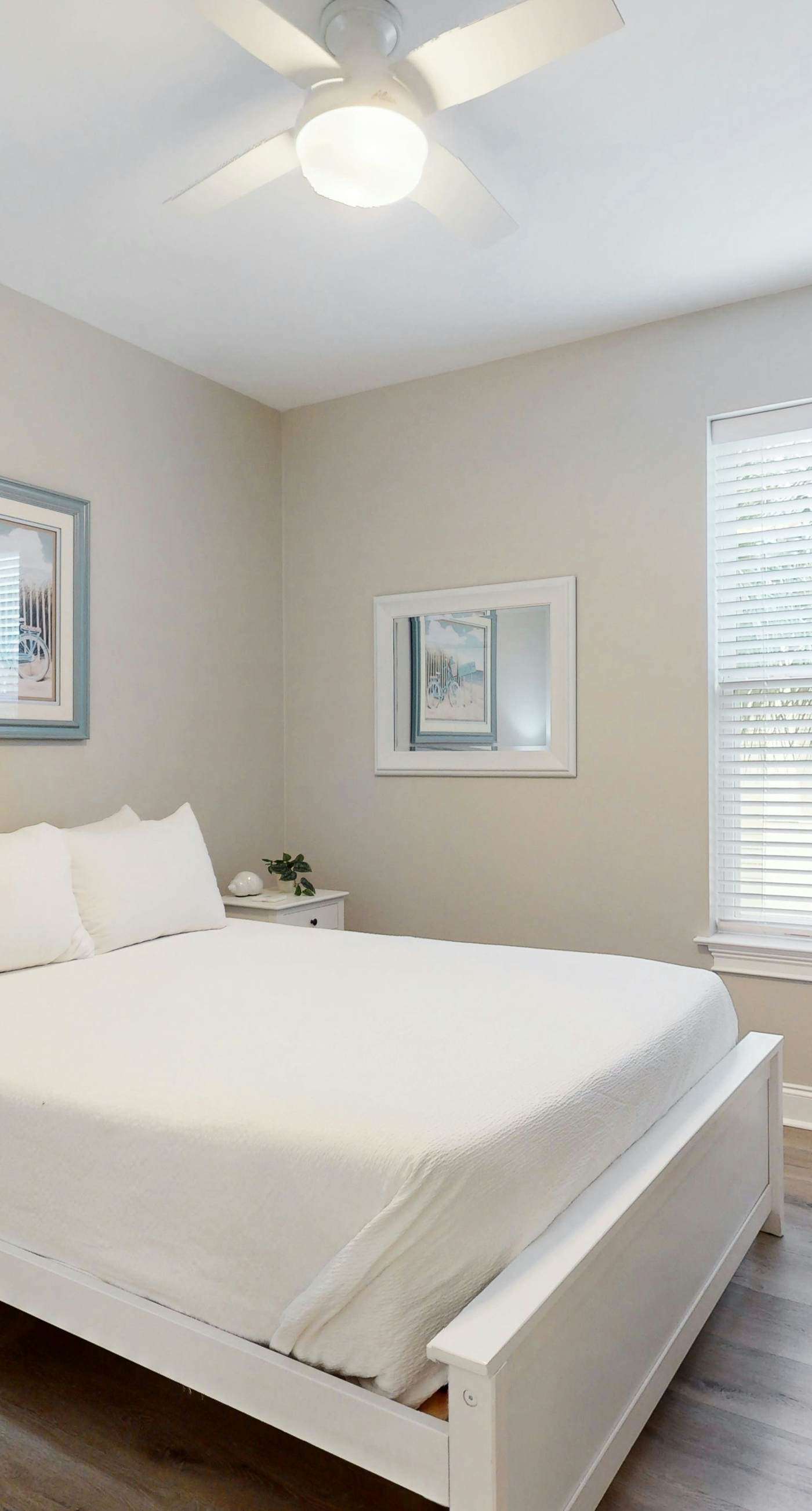 2nd-floor condo near beach with balcony, outdoor pool, streaming, & washer/dryer