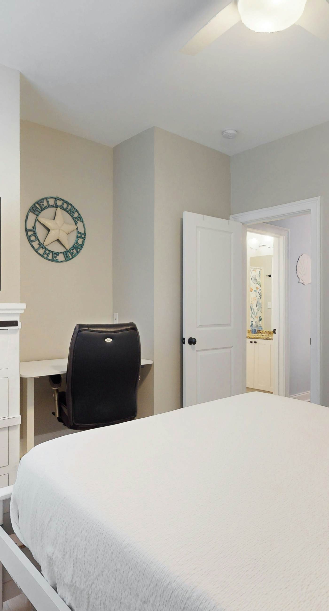 2nd-floor condo near beach with balcony, outdoor pool, streaming, & washer/dryer