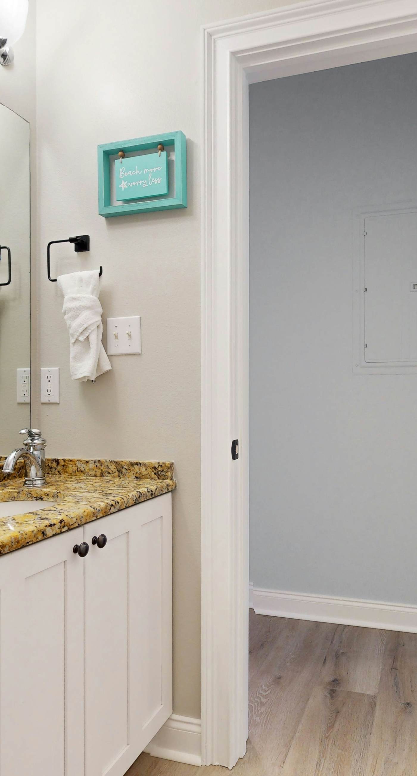 2nd-floor condo near beach with balcony, outdoor pool, streaming, & washer/dryer