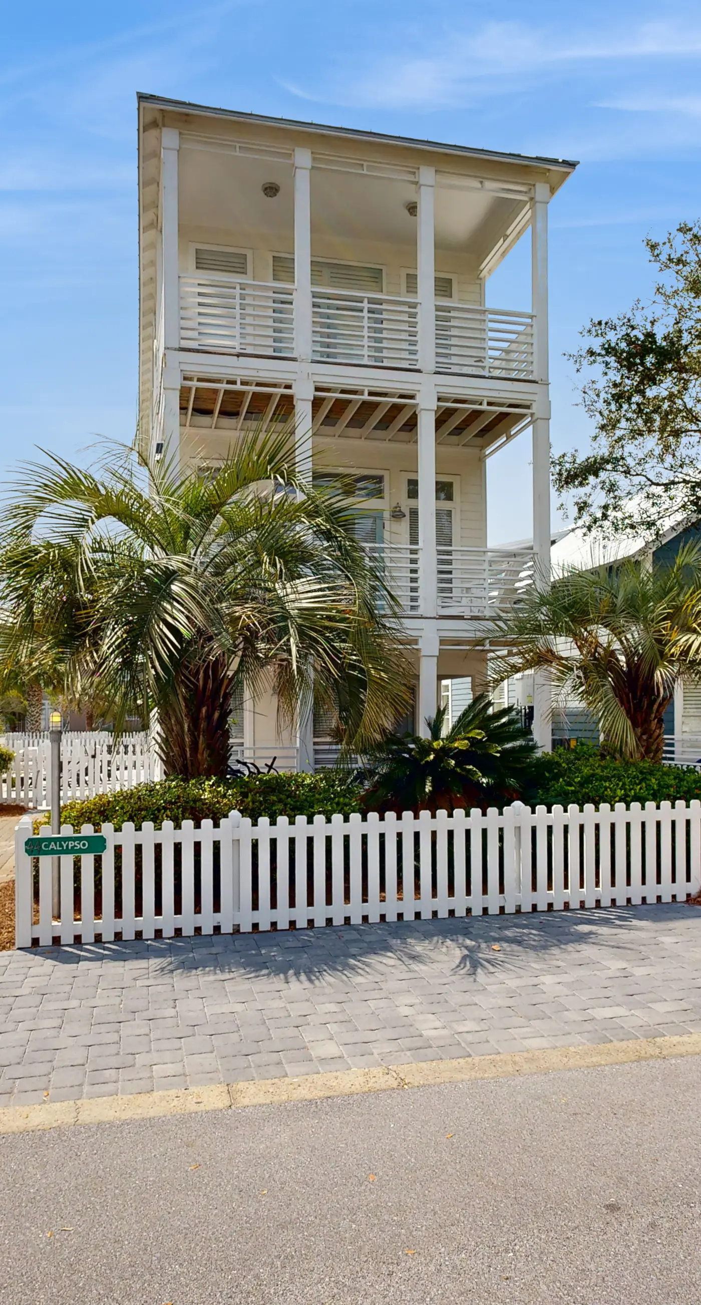 Three-story beach home with private pool, beach access, & bikes - golf nearby