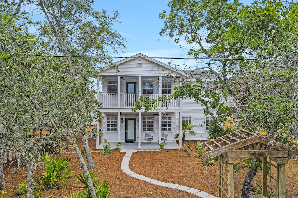 Snowbird-friendly home near the beach with large yard for dogs, boats, trailers