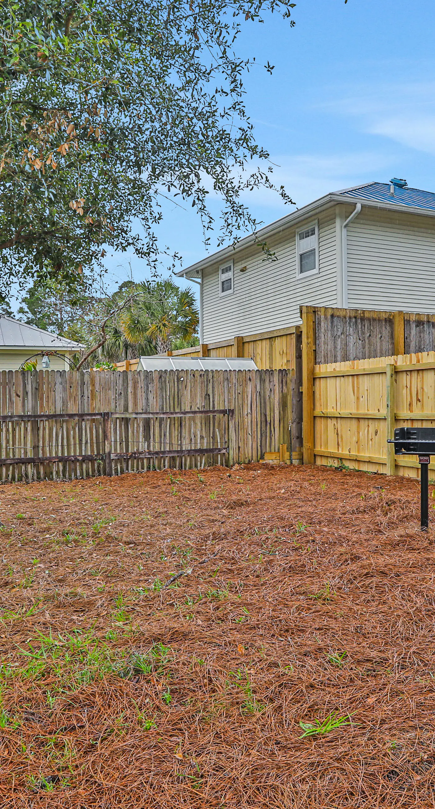 Snowbird-friendly home near the beach with large yard for dogs, boats, trailers