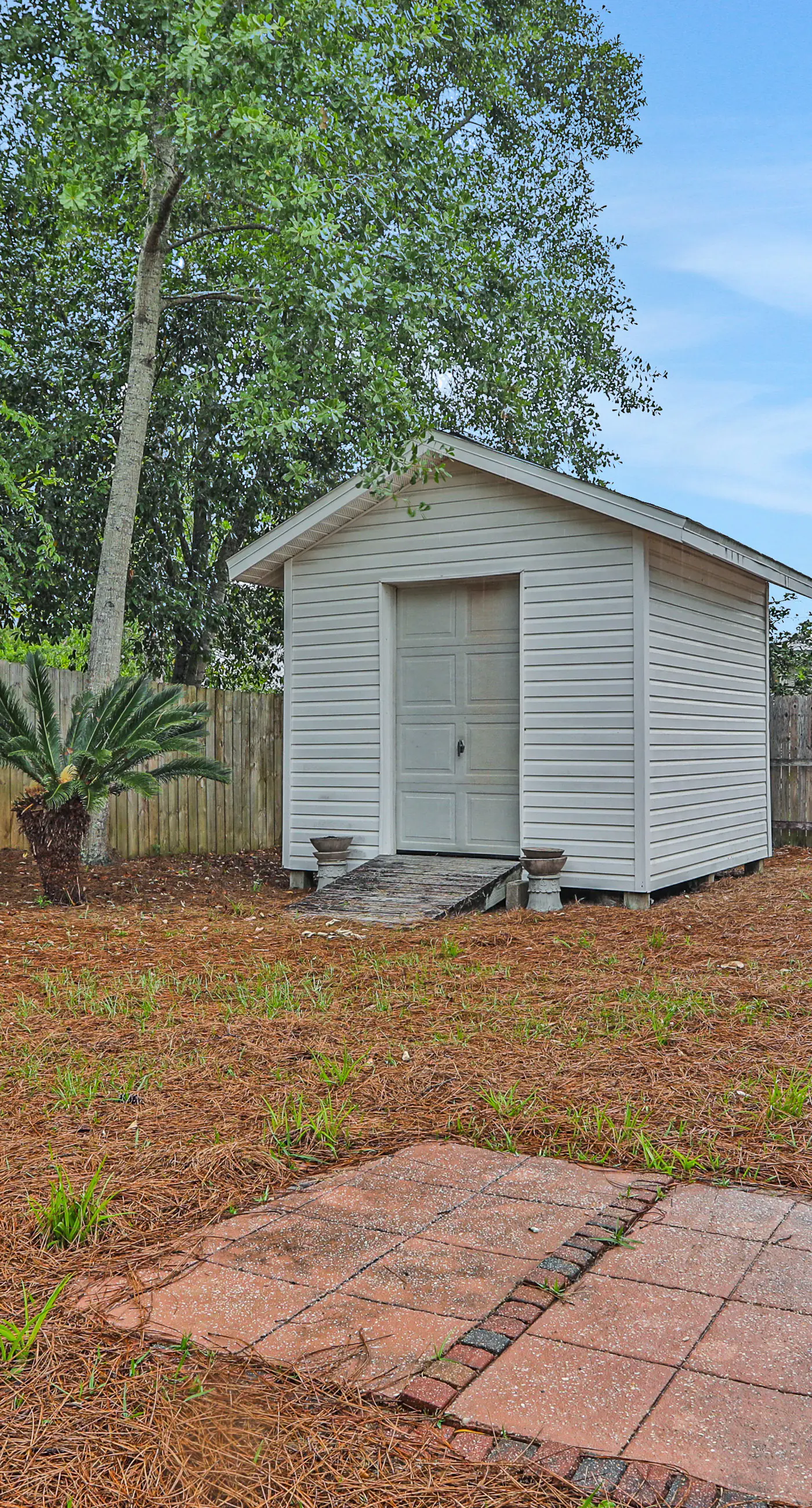 Snowbird-friendly home near the beach with large yard for dogs, boats, trailers