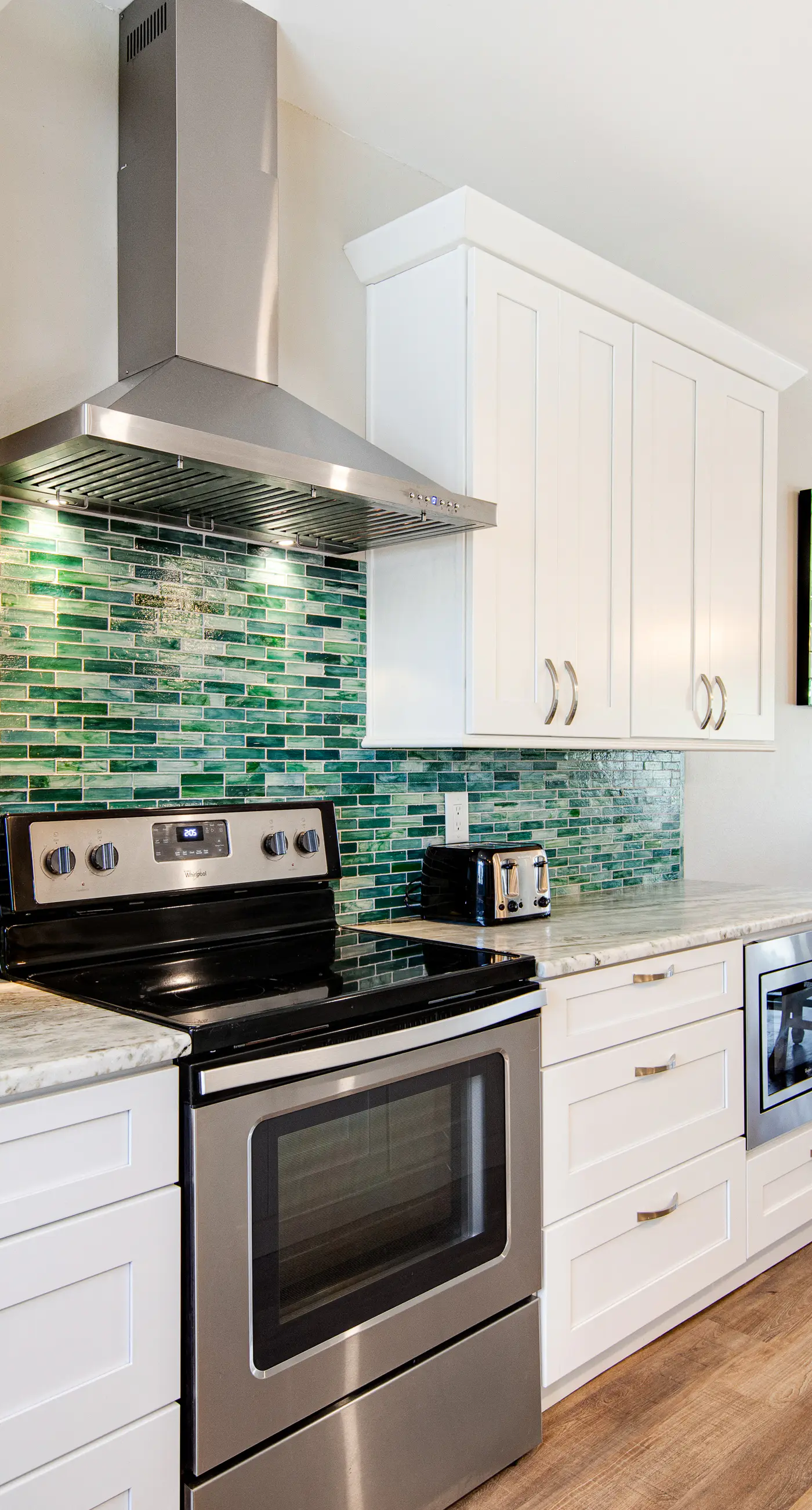 Dog-friendly townhome with pool, hot tub & tennis - walk to beach