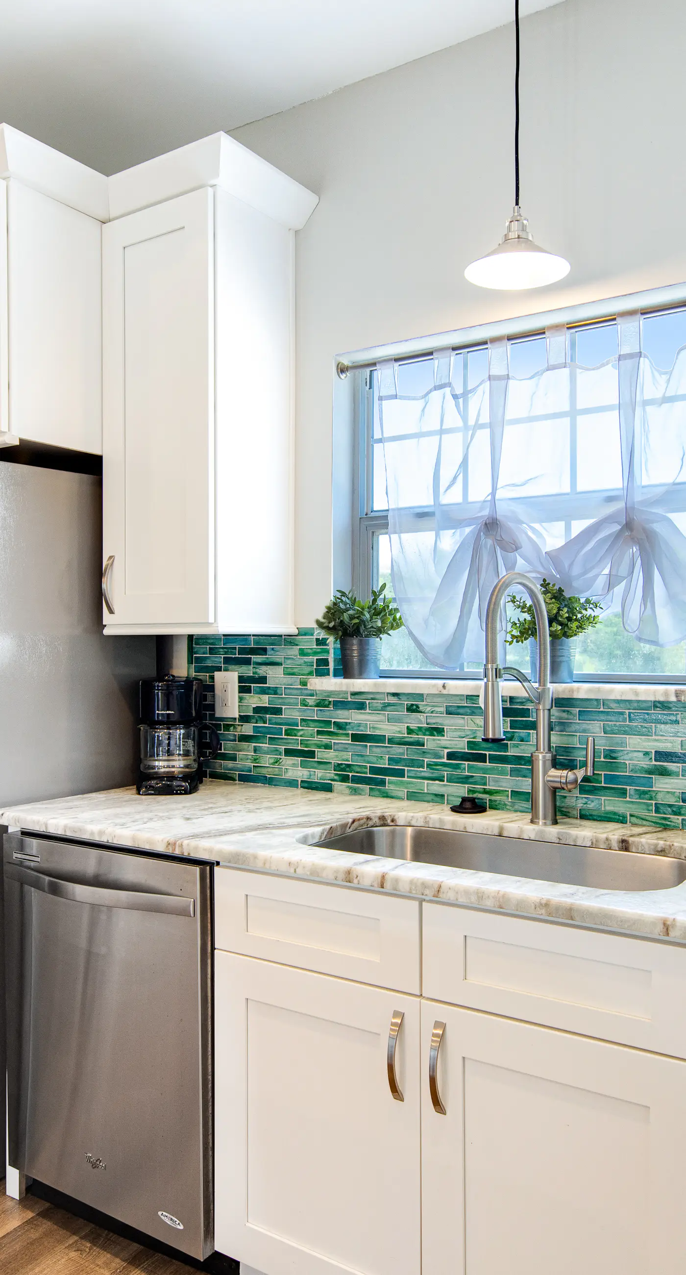 Dog-friendly townhome with pool, hot tub & tennis - walk to beach