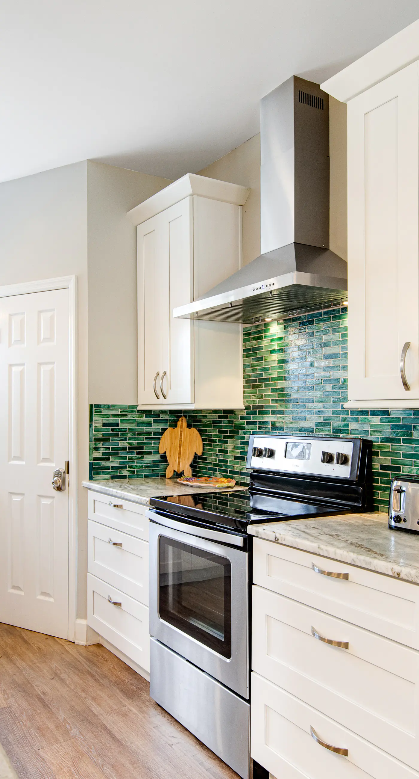 Dog-friendly townhome with pool, hot tub & tennis - walk to beach