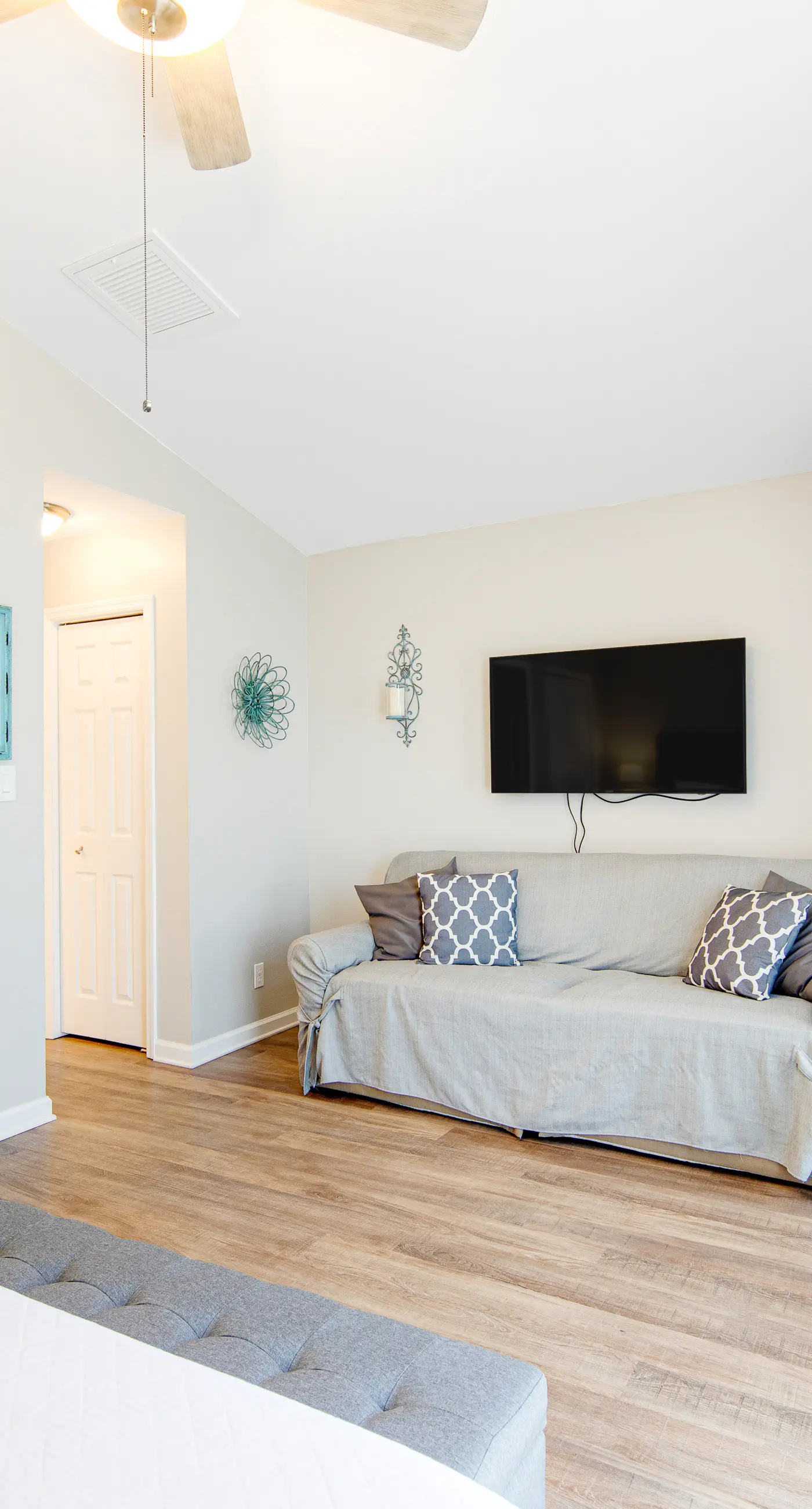 Dog-friendly townhome with pool, hot tub & tennis - walk to beach