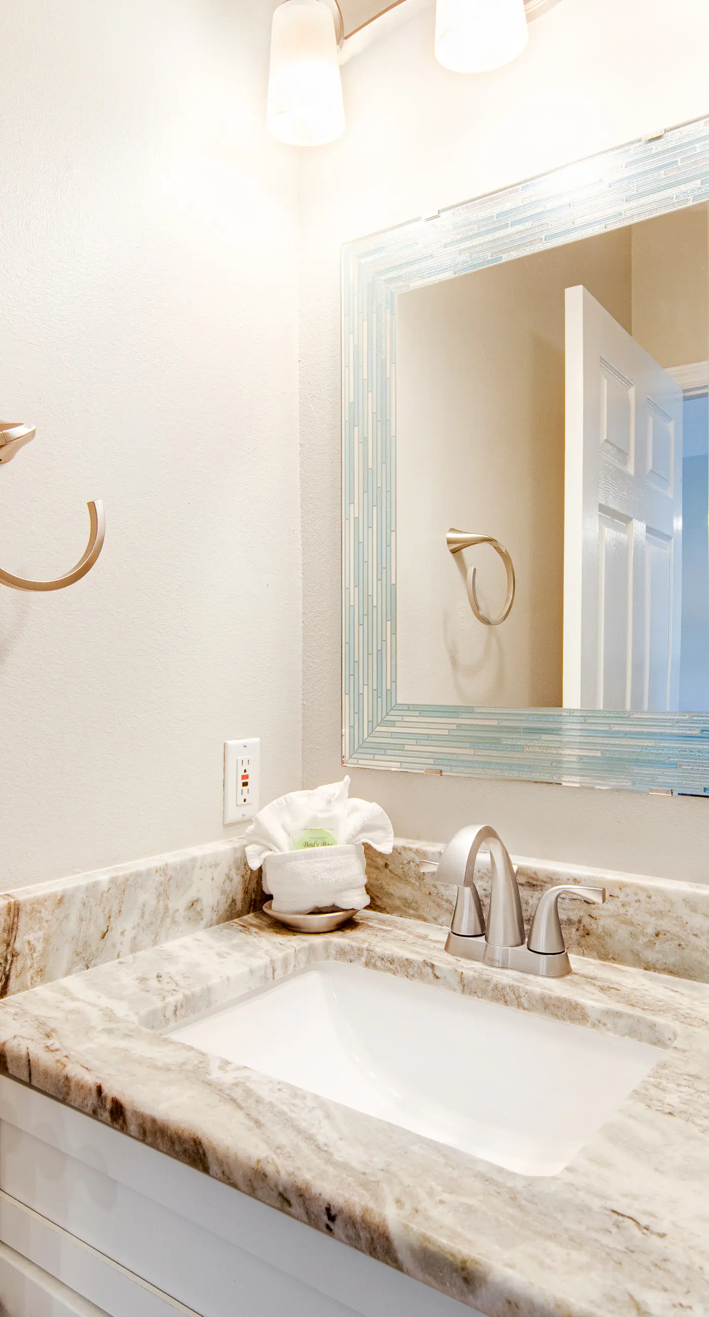 Dog-friendly townhome with pool, hot tub & tennis - walk to beach