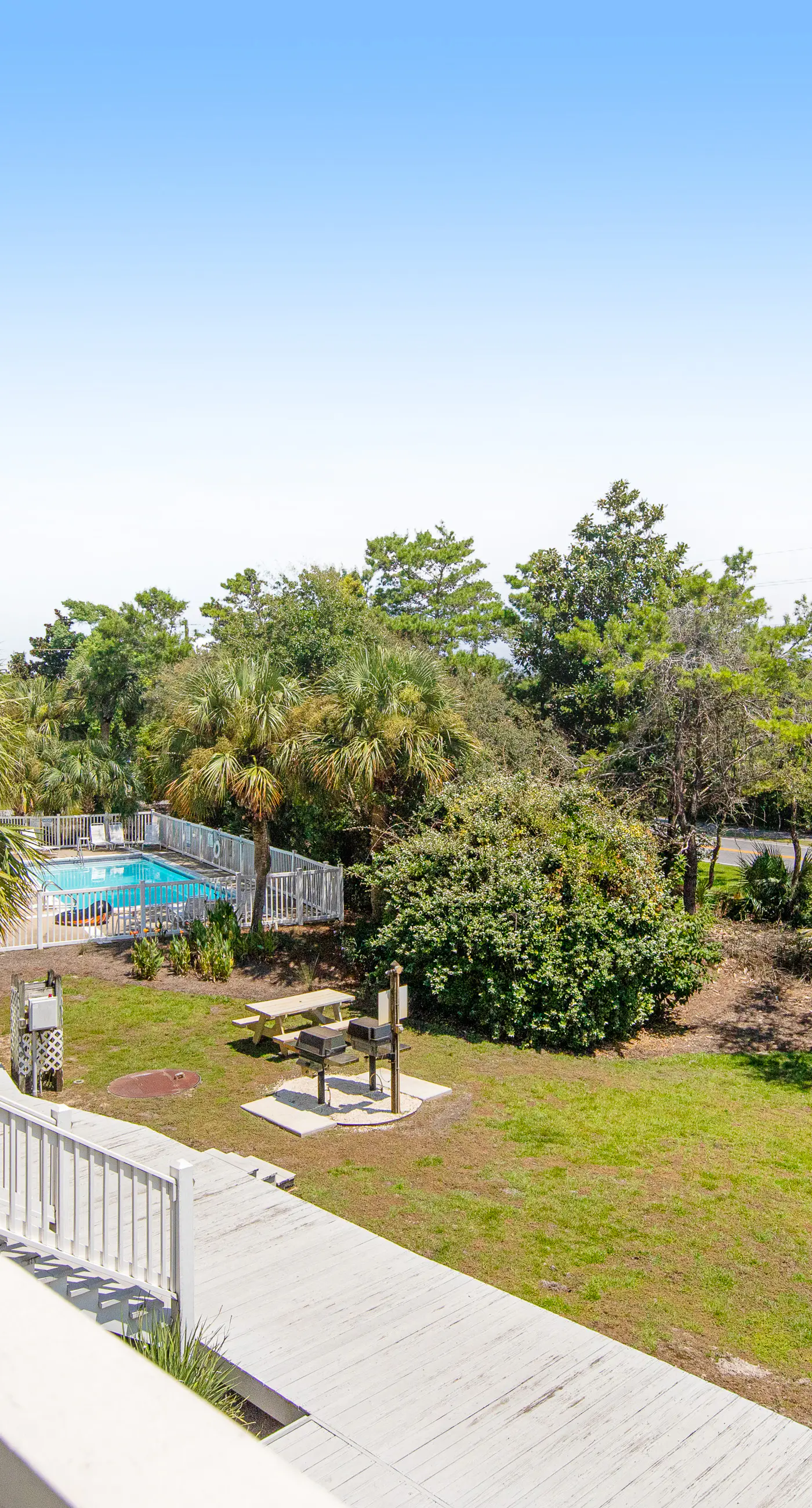Dog-friendly townhome with pool, hot tub & tennis - walk to beach