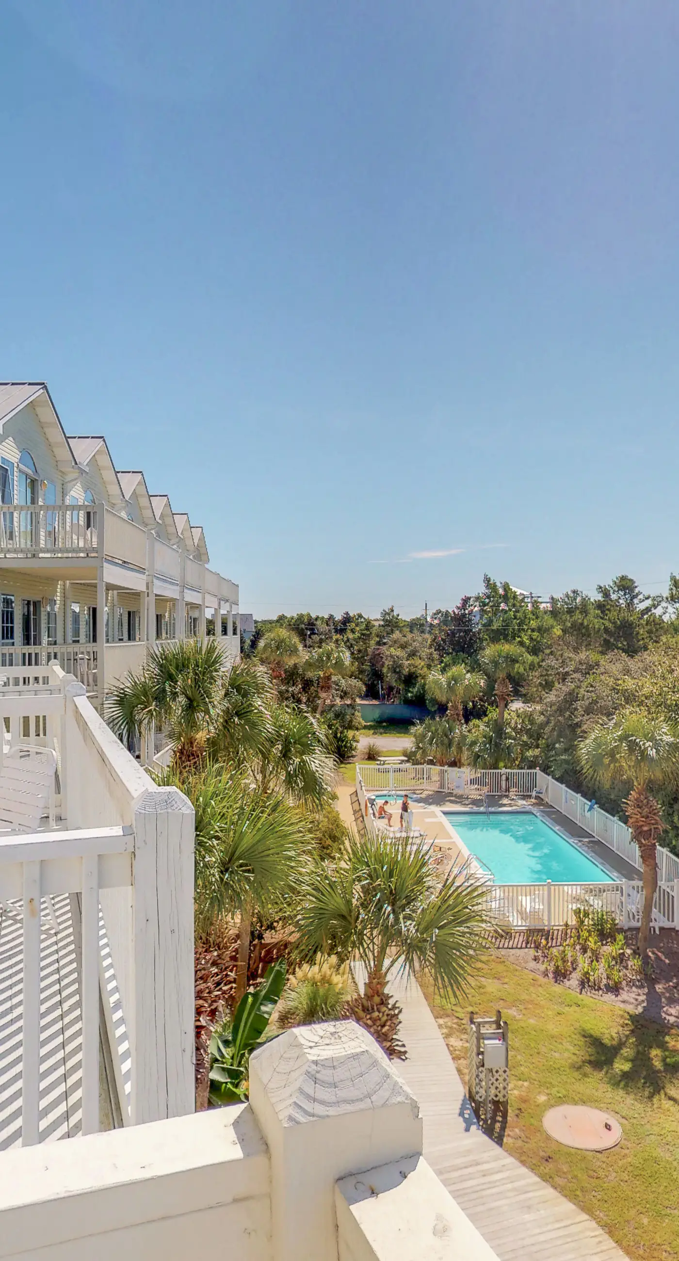 Dog-friendly townhome with pool, hot tub & tennis - walk to beach