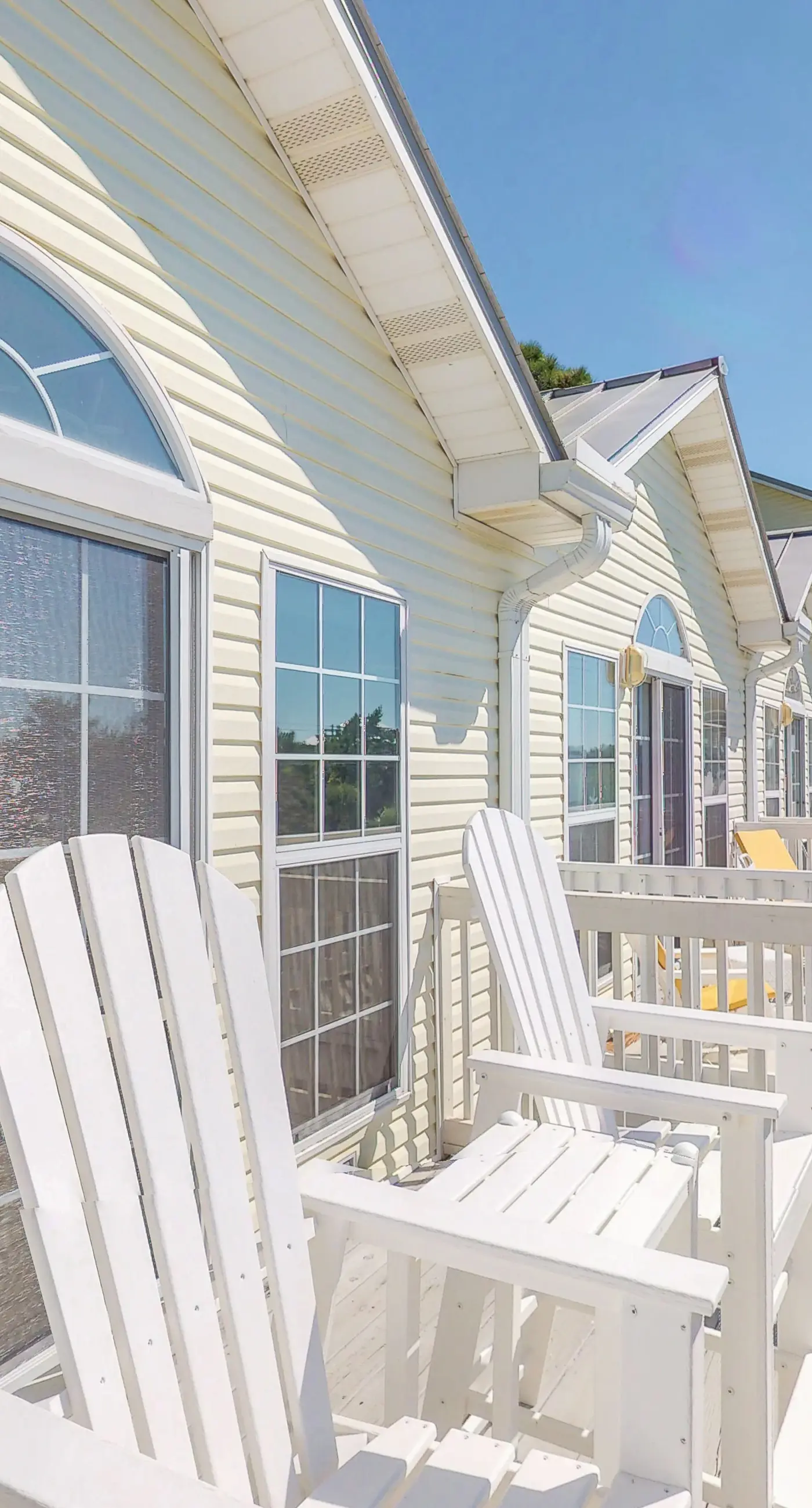 Dog-friendly townhome with pool, hot tub & tennis - walk to beach