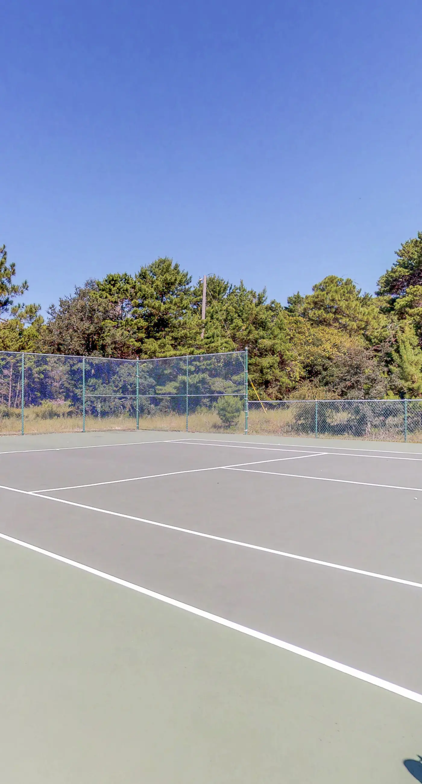 Dog-friendly townhome with pool, hot tub & tennis - walk to beach