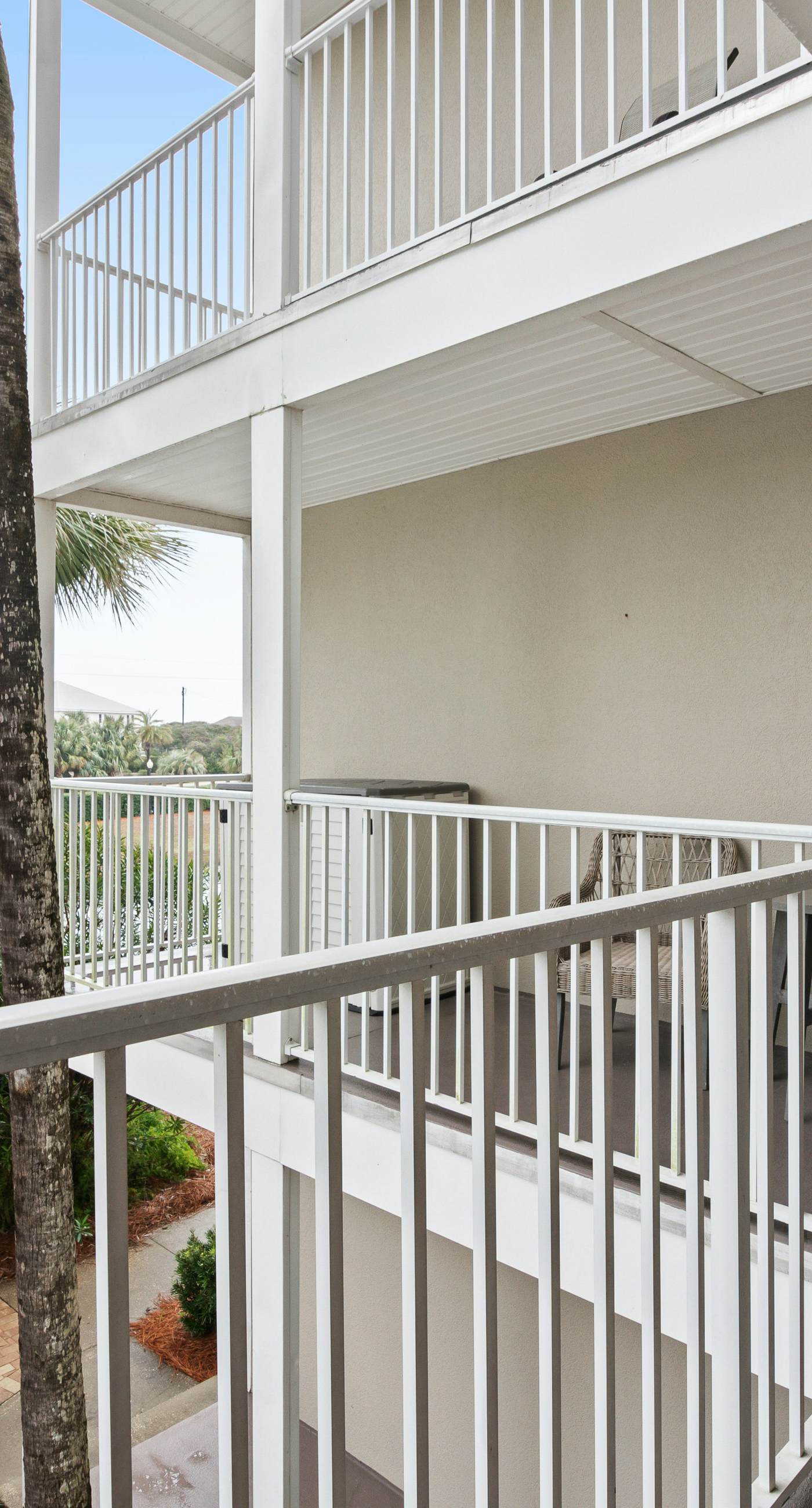Charming condo near the beach, with community pools and hot tub