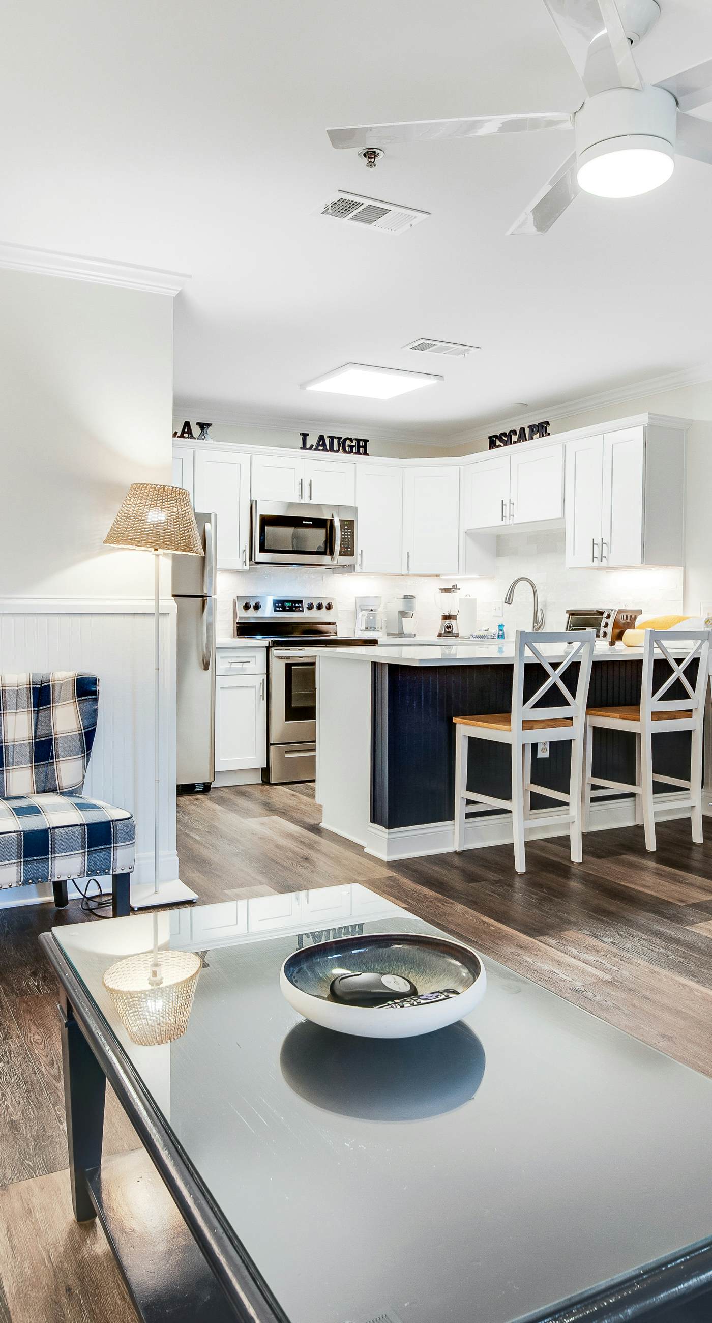 Charming condo near the beach, with community pools and hot tub