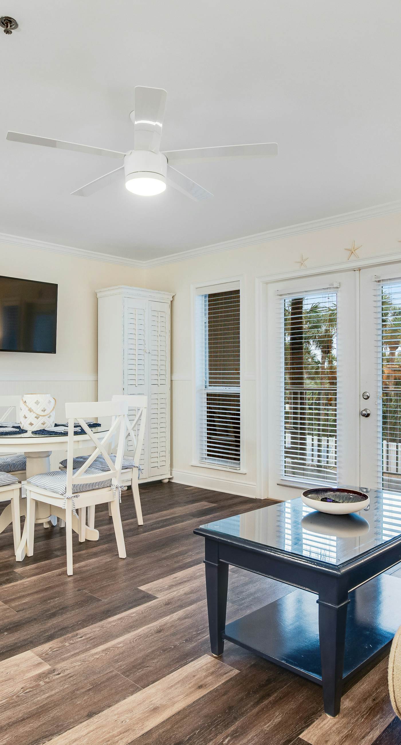 Charming condo near the beach, with community pools and hot tub