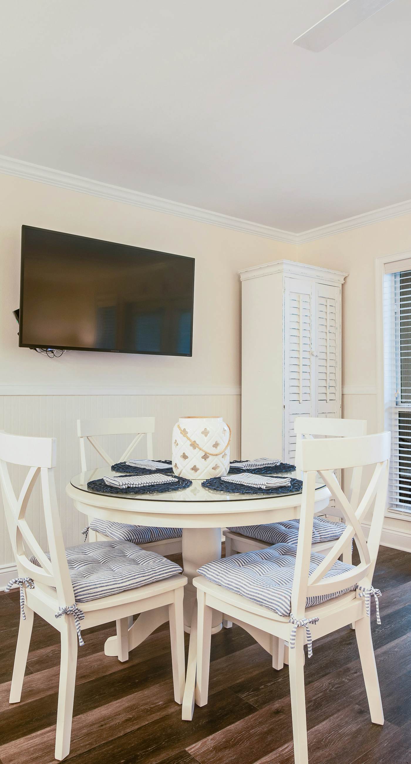 Charming condo near the beach, with community pools and hot tub