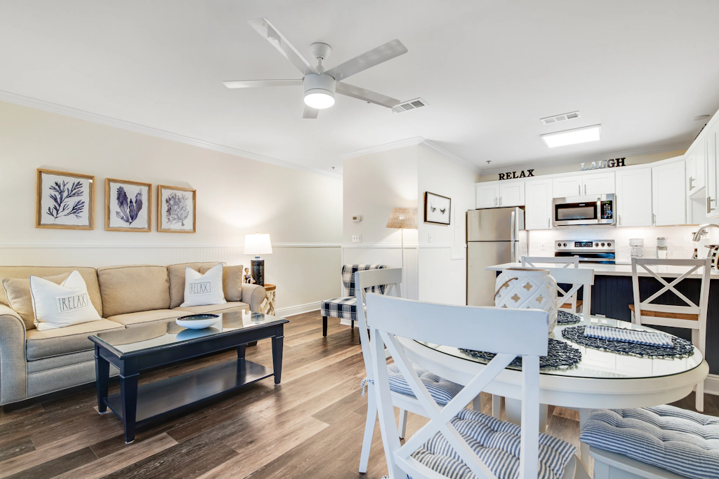 Charming condo near the beach, with community pools and hot tub