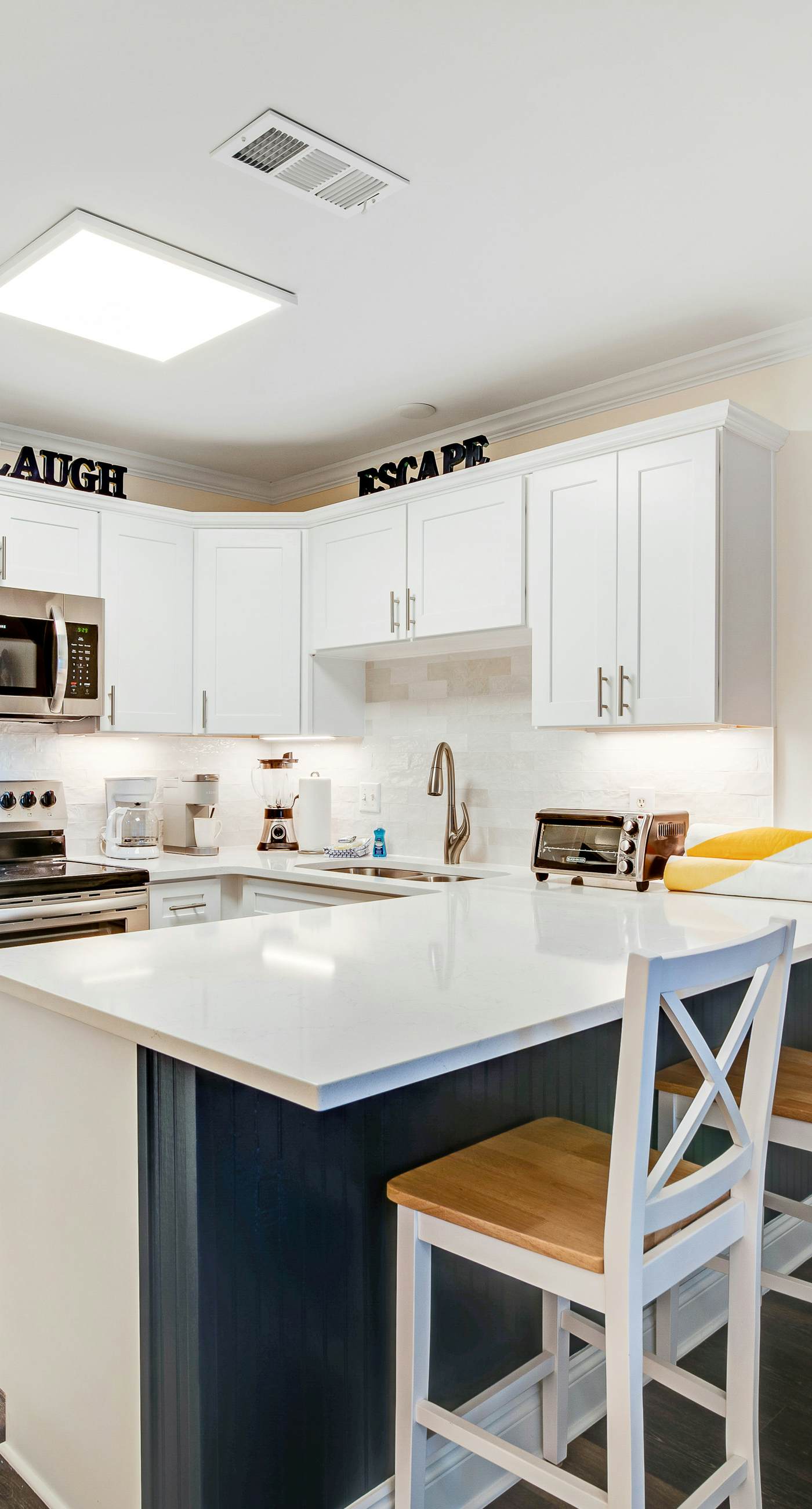 Charming condo near the beach, with community pools and hot tub