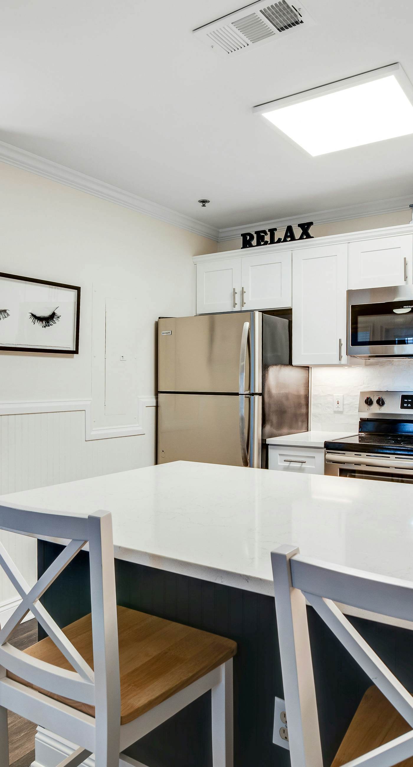 Charming condo near the beach, with community pools and hot tub