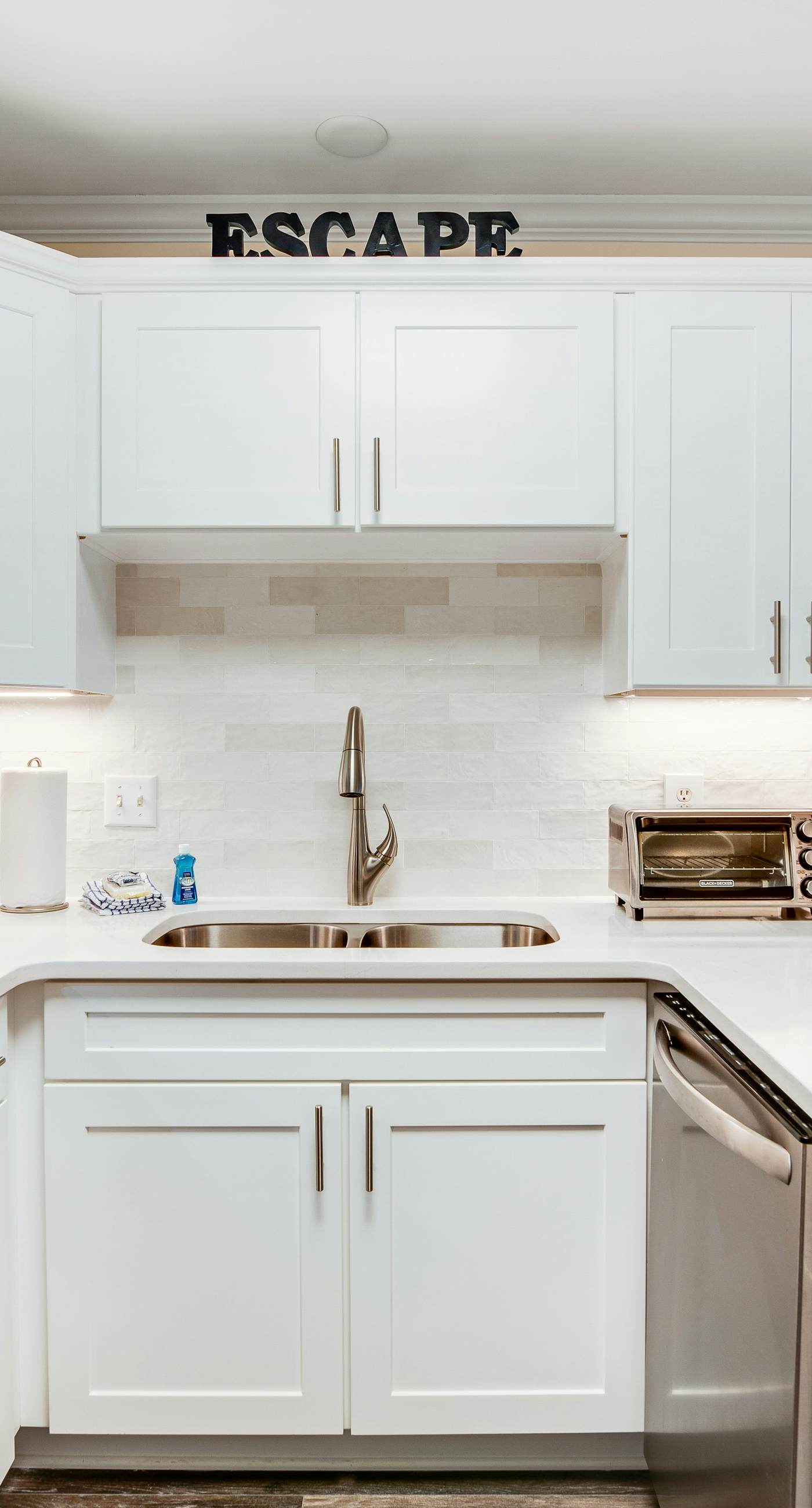 Charming condo near the beach, with community pools and hot tub