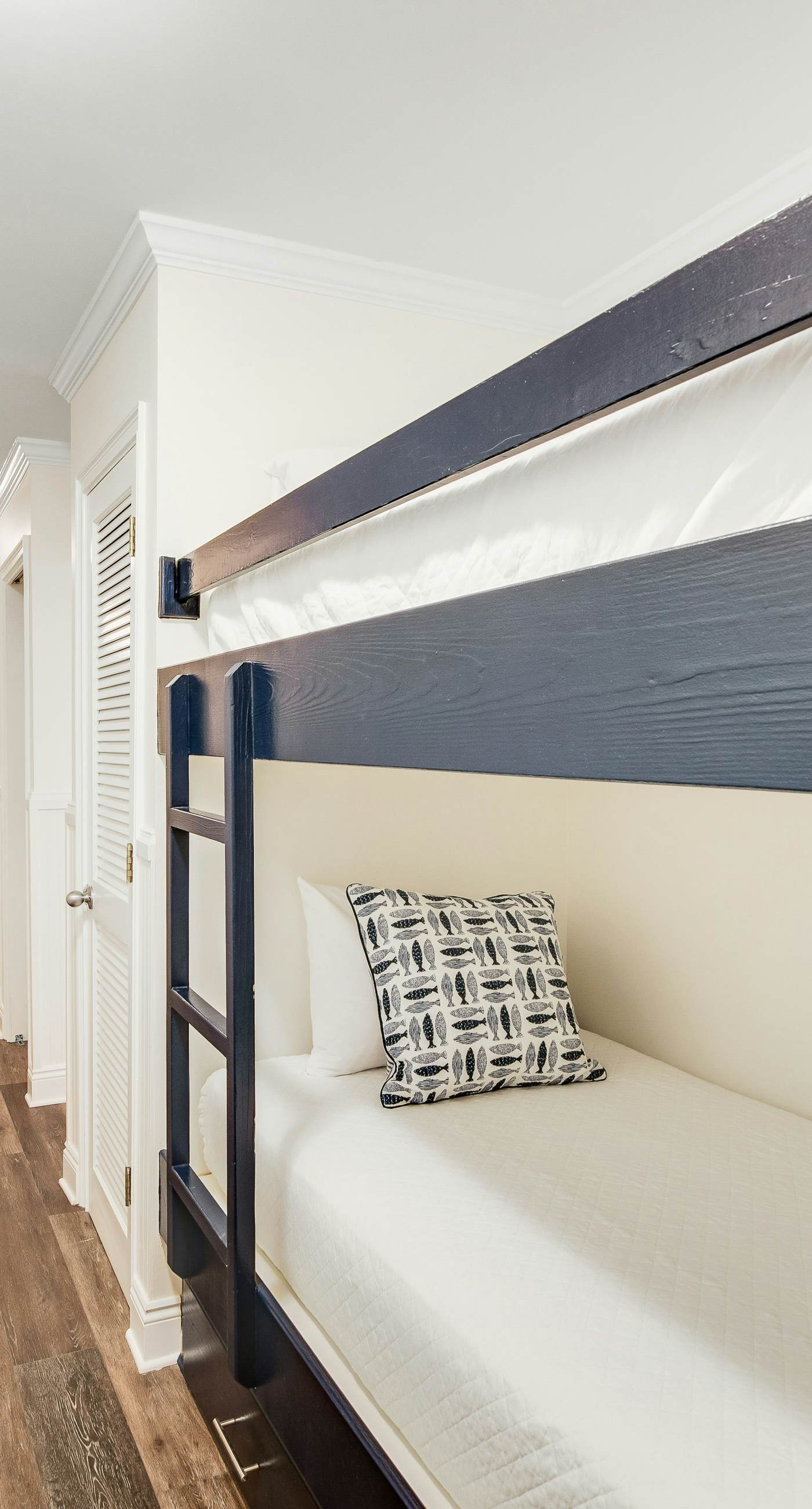 Charming condo near the beach, with community pools and hot tub