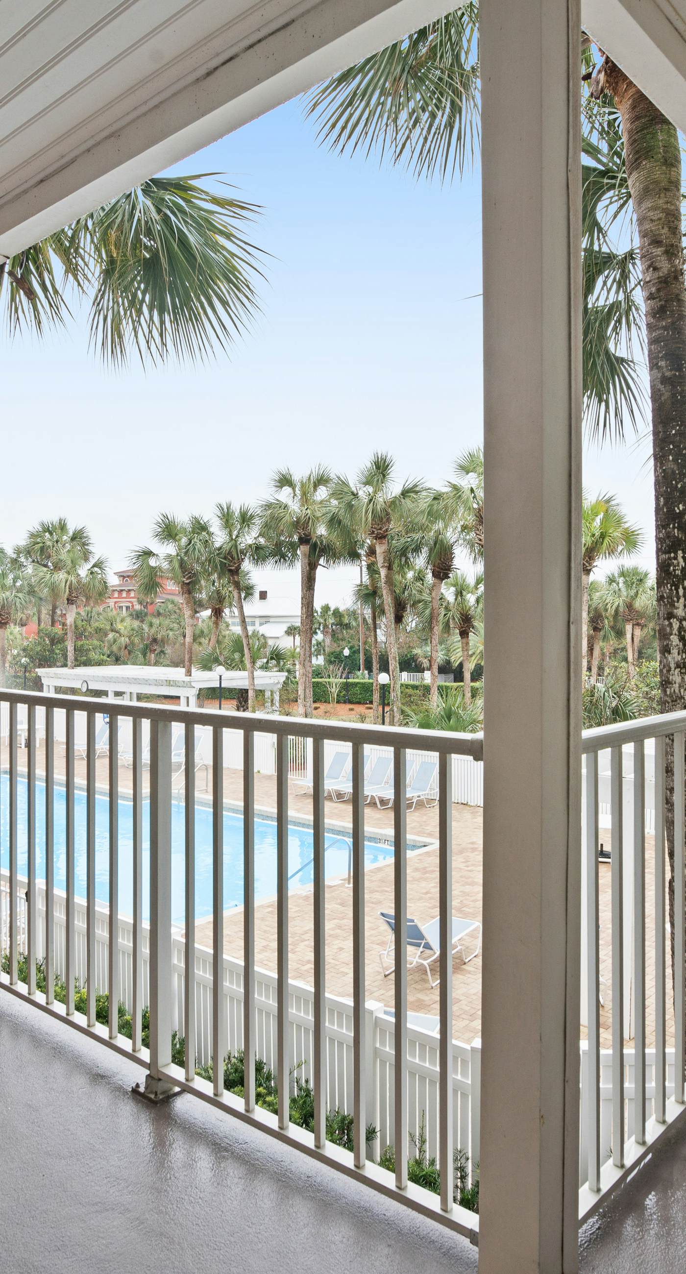 Charming condo near the beach, with community pools and hot tub