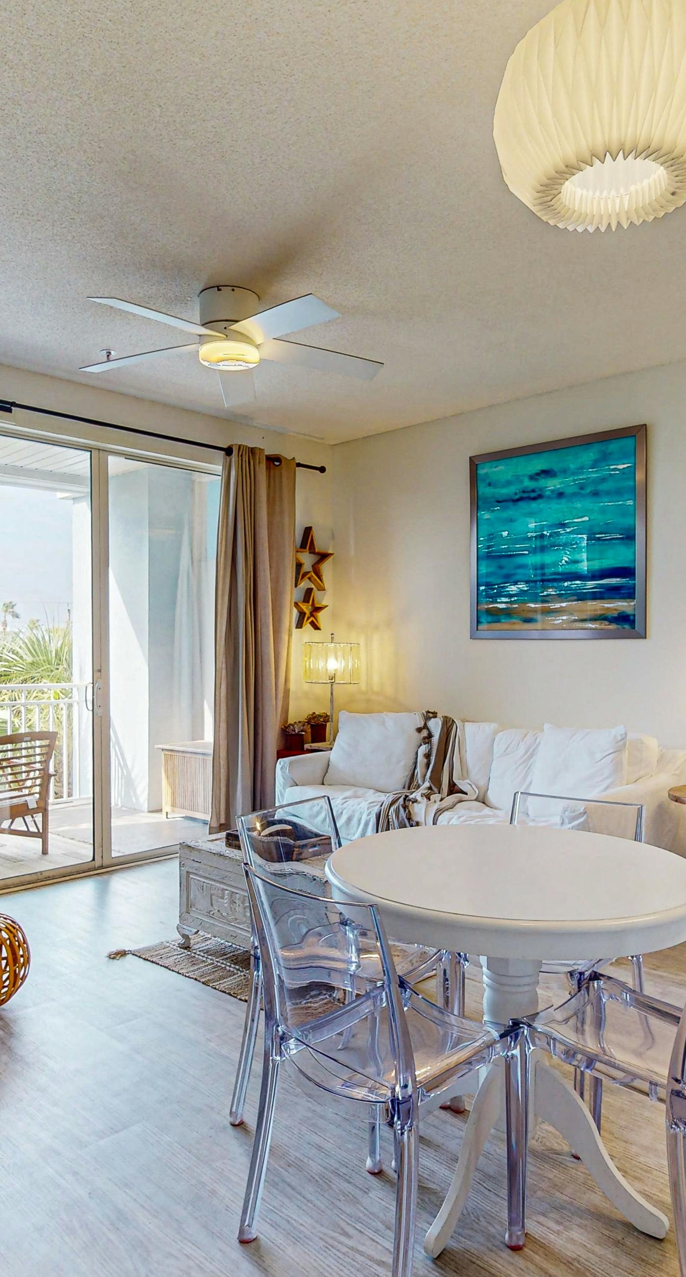 Adorable 3rd-floor cabana with gorgeous view from balcony, pool and hot tub access