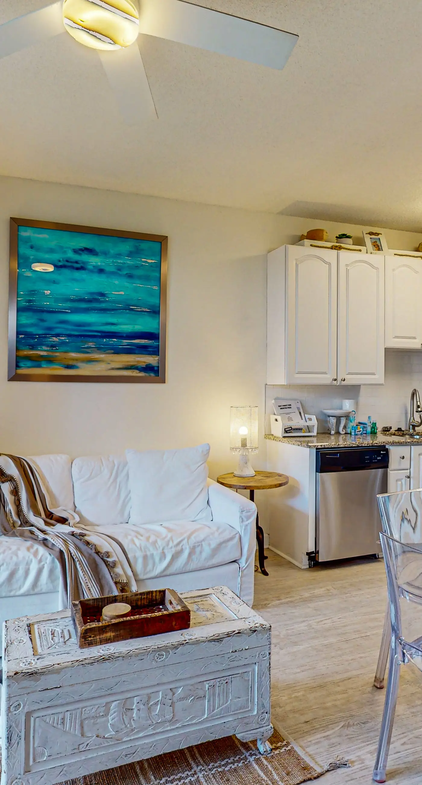 Adorable 3rd-floor cabana with gorgeous view from balcony, pool and hot tub access