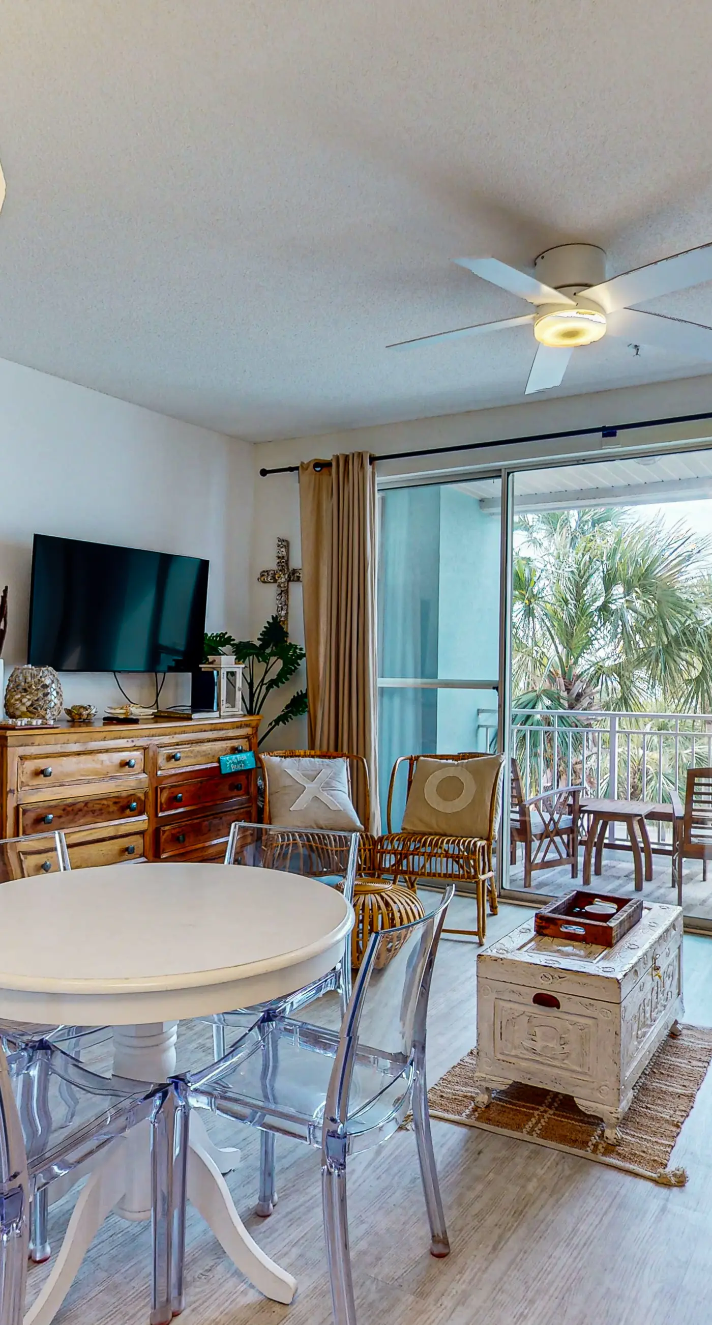 Adorable 3rd-floor cabana with gorgeous view from balcony, pool and hot tub access