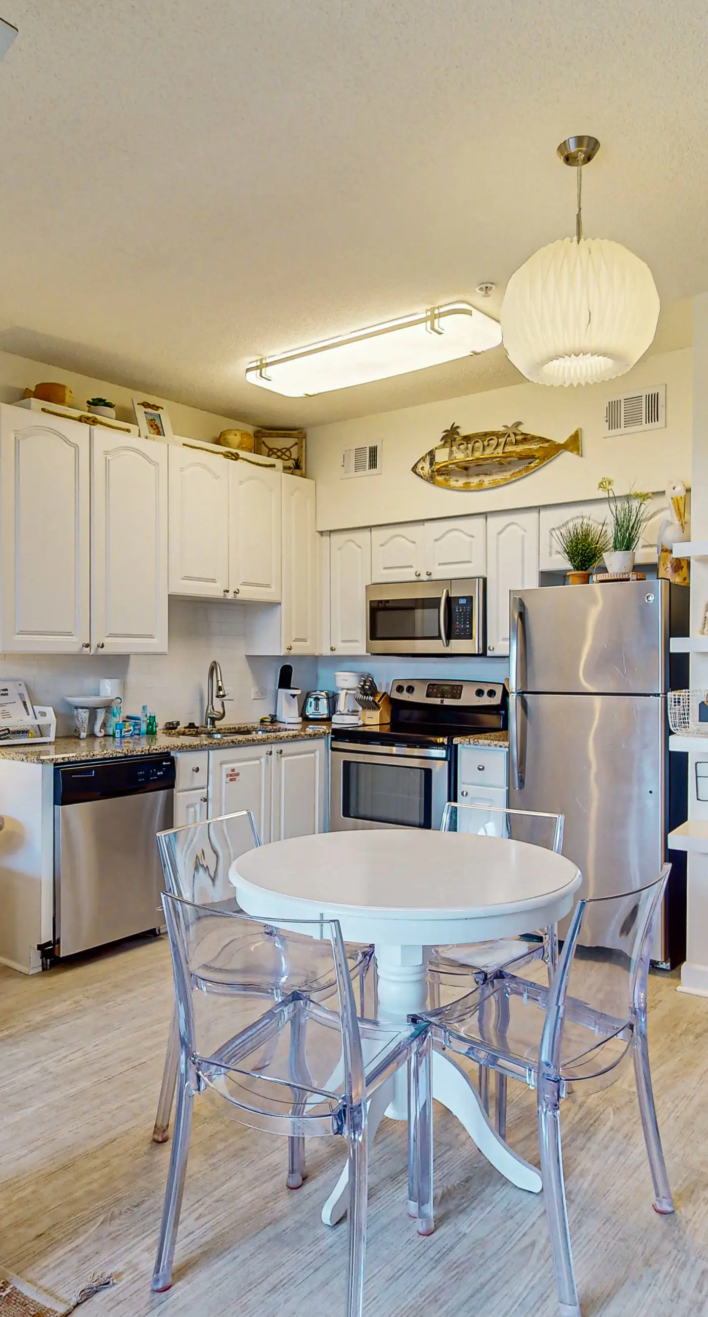 Adorable 3rd-floor cabana with gorgeous view from balcony, pool and hot tub access