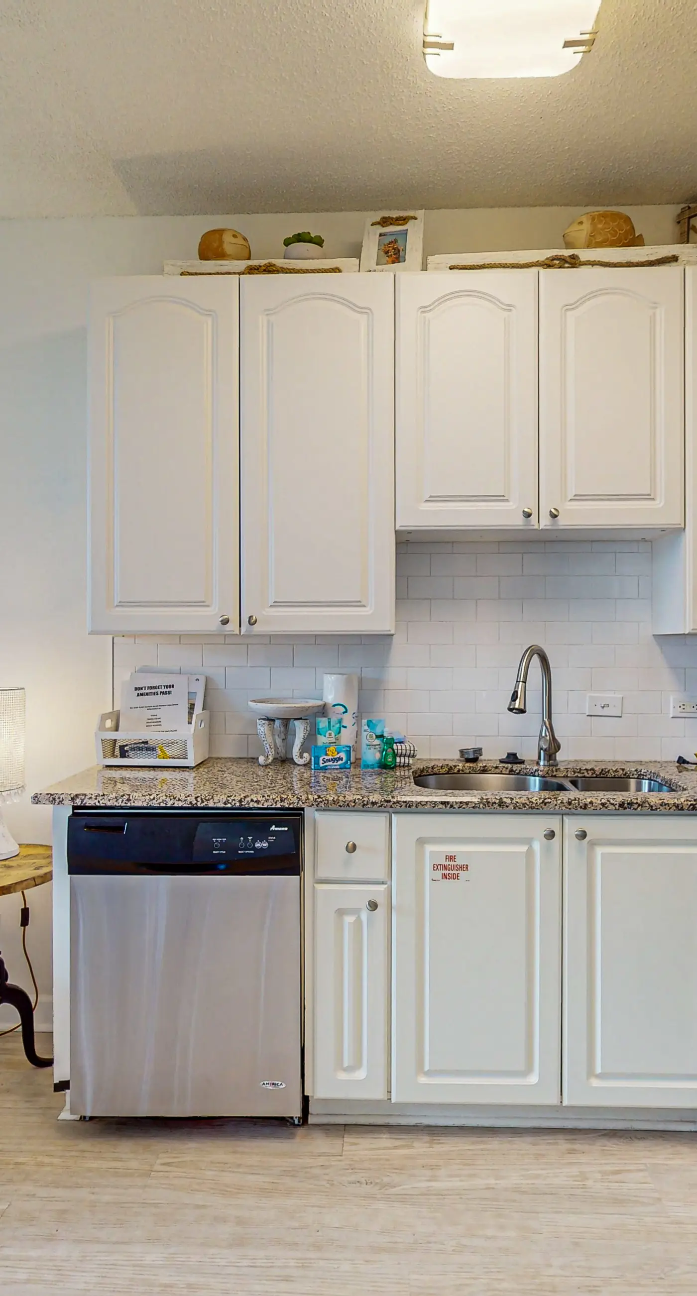Adorable 3rd-floor cabana with gorgeous view from balcony, pool and hot tub access