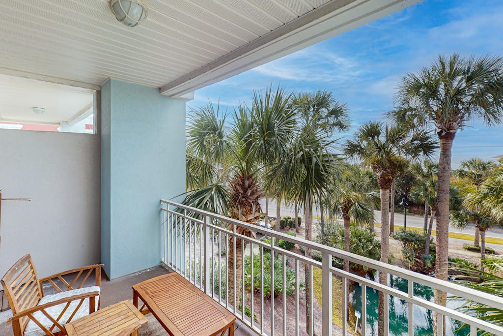Adorable 3rd-floor cabana with gorgeous view from balcony, pool and hot tub access