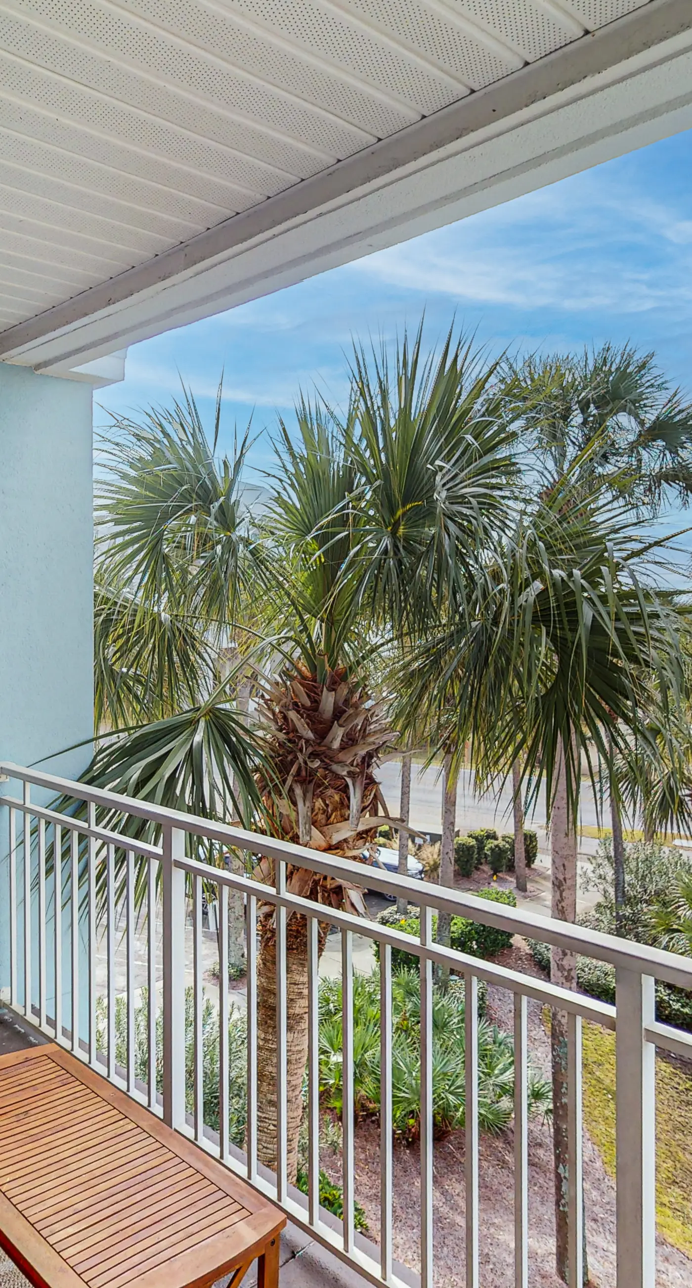 Adorable 3rd-floor cabana with gorgeous view from balcony, pool and hot tub access