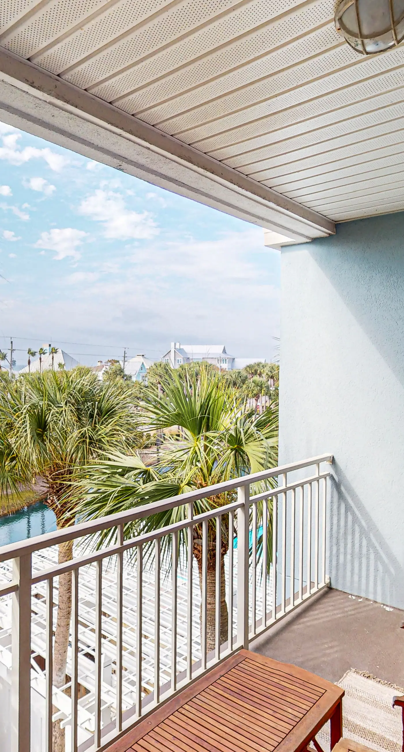 Adorable 3rd-floor cabana with gorgeous view from balcony, pool and hot tub access