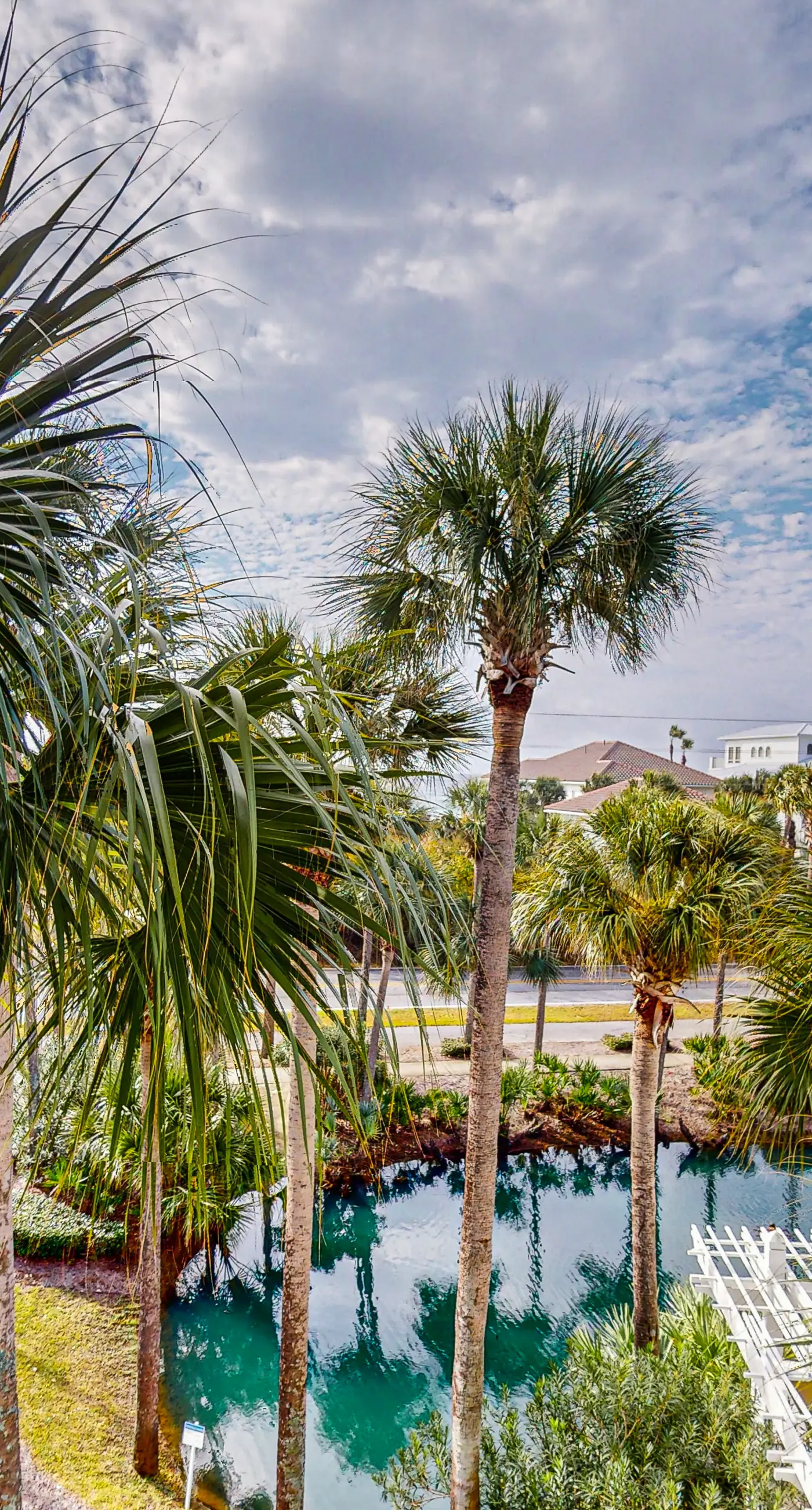 Adorable 3rd-floor cabana with gorgeous view from balcony, pool and hot tub access