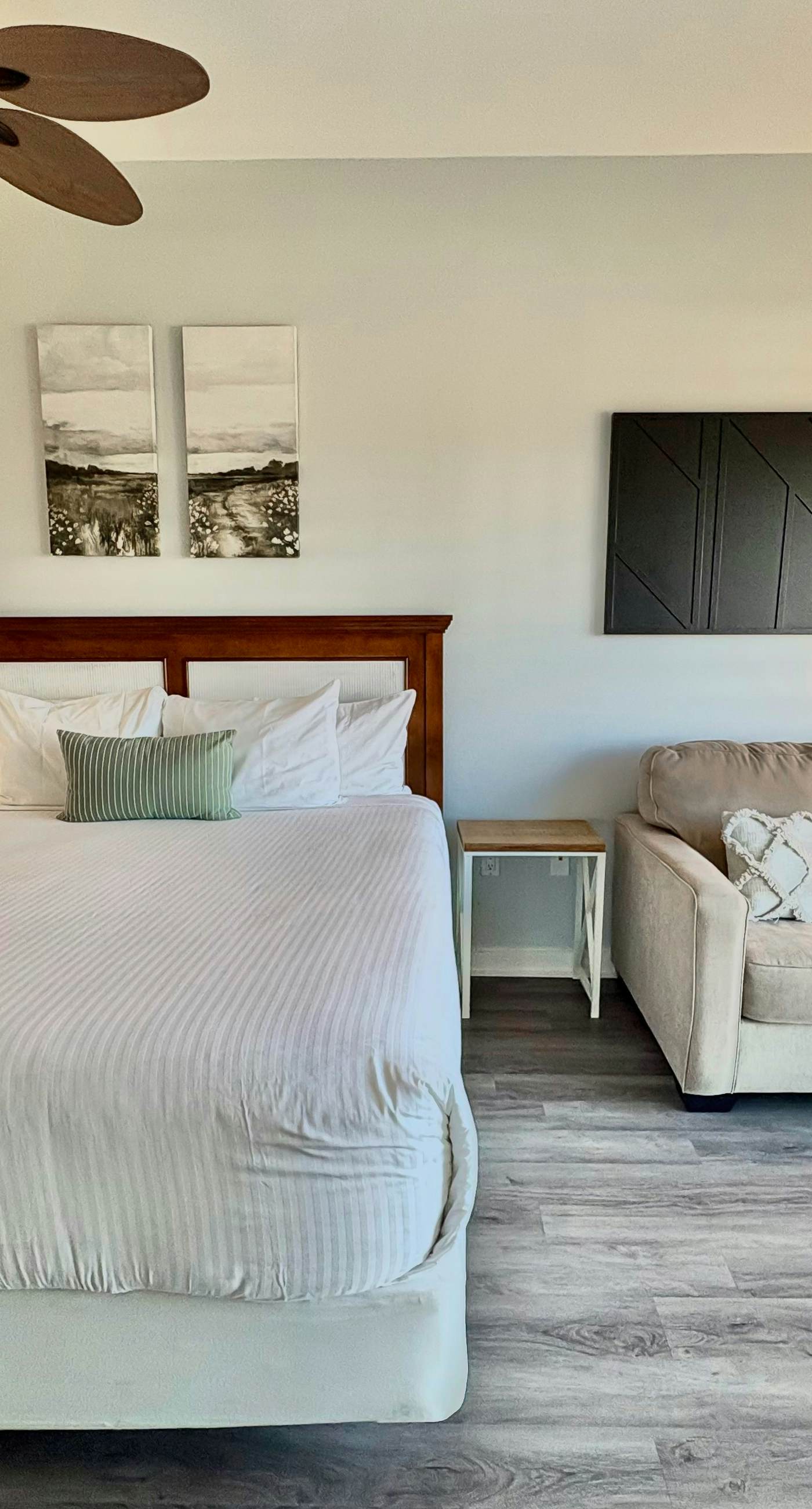 Gorgeous coastal studio with shared pool, near shopping and golf.