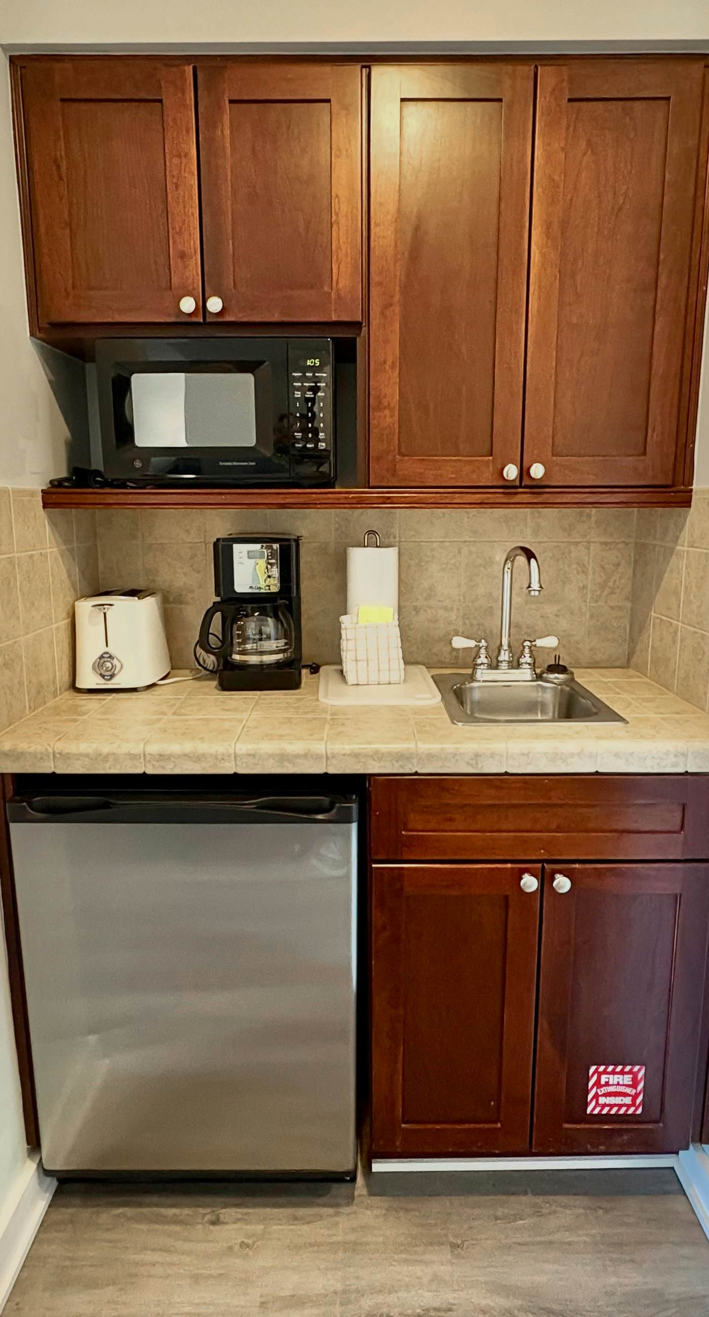 Gorgeous coastal studio with shared pool, near shopping and golf.