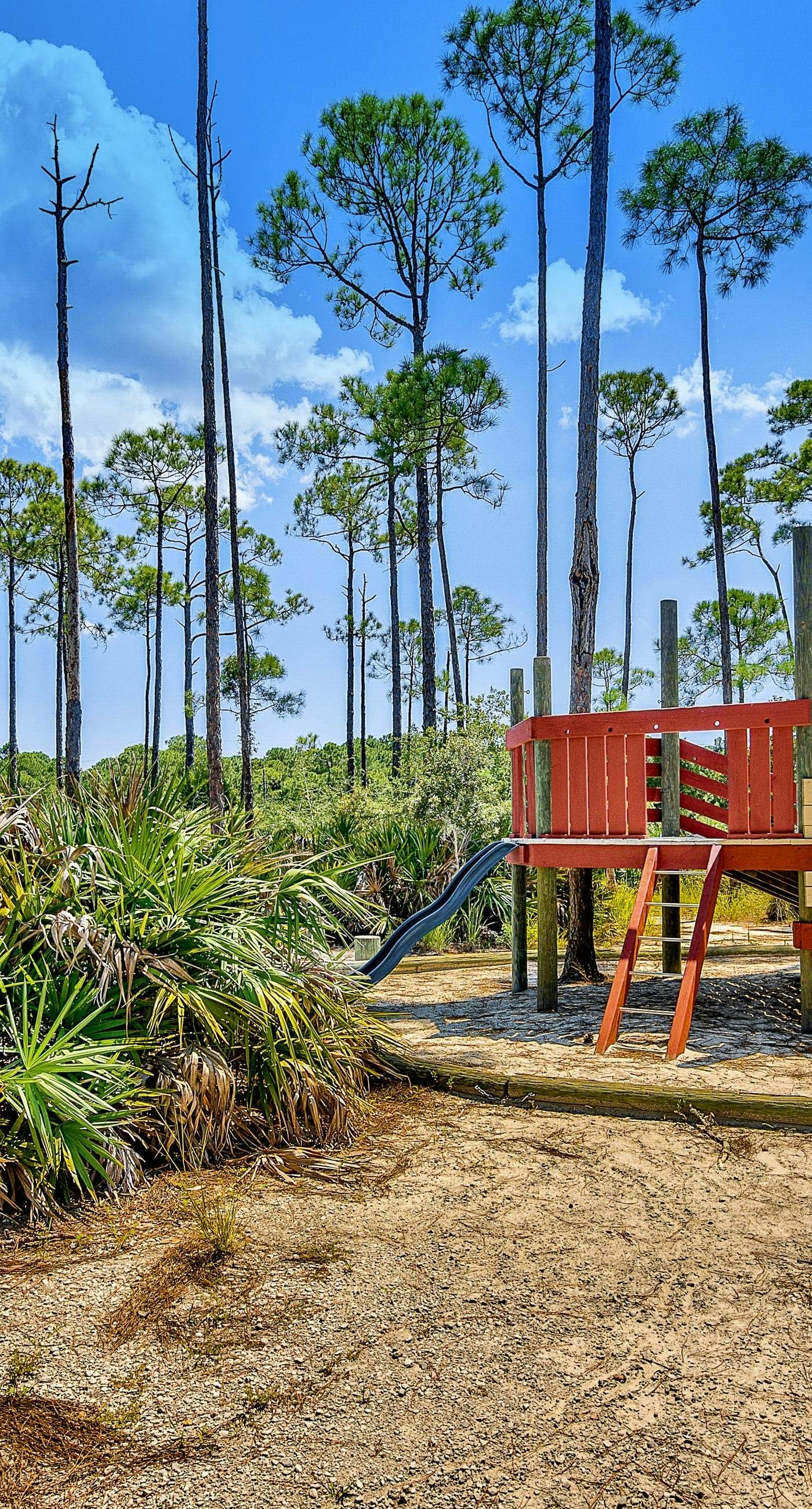 Gorgeous coastal studio with shared pool, near shopping and golf.