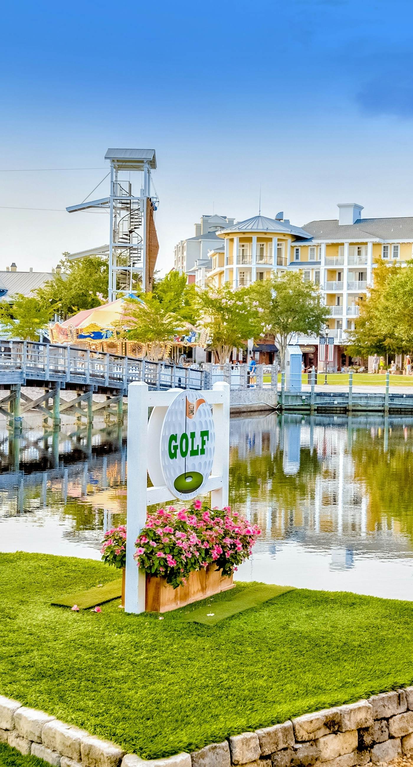 Gorgeous coastal studio with shared pool, near shopping and golf.