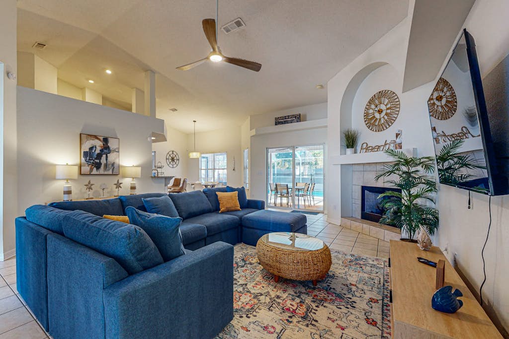 Single-level home with fenced yard, private pool & washer&dryer