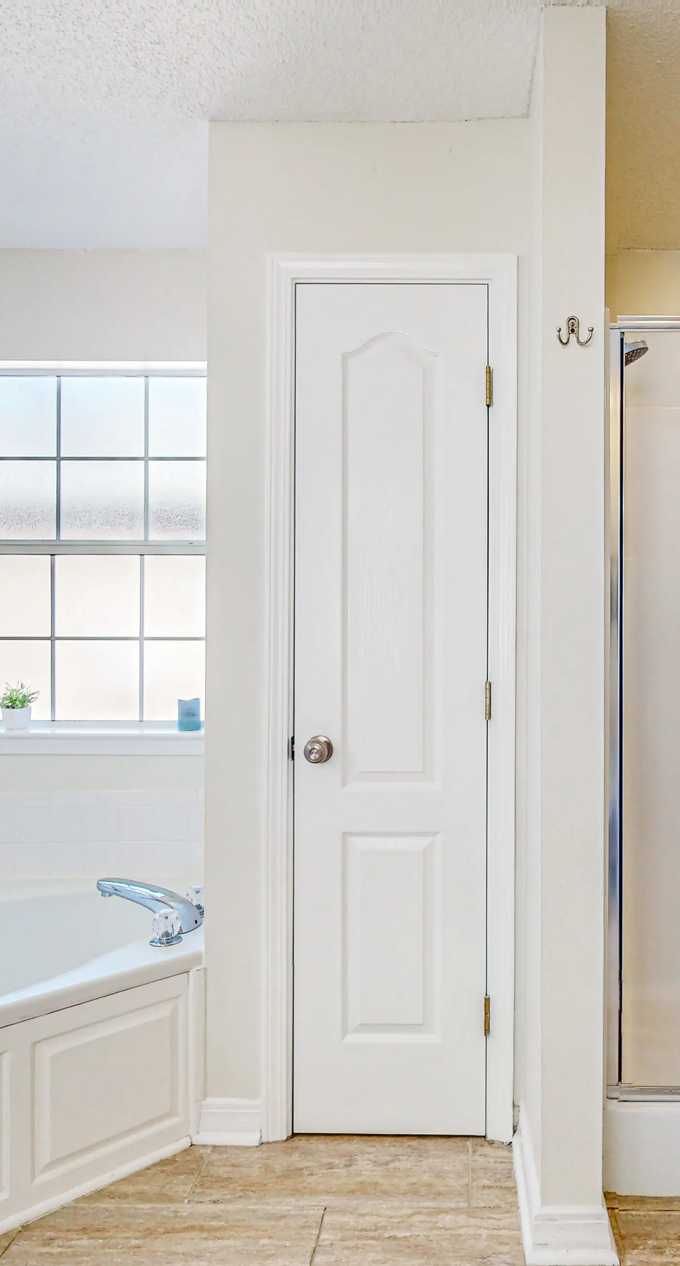 Single-level home with fenced yard, private pool & washer&dryer