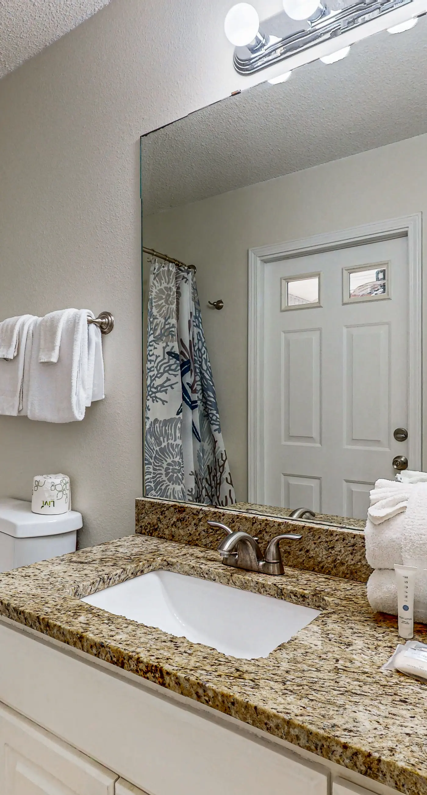Single-level home with fenced yard, private pool & washer&dryer