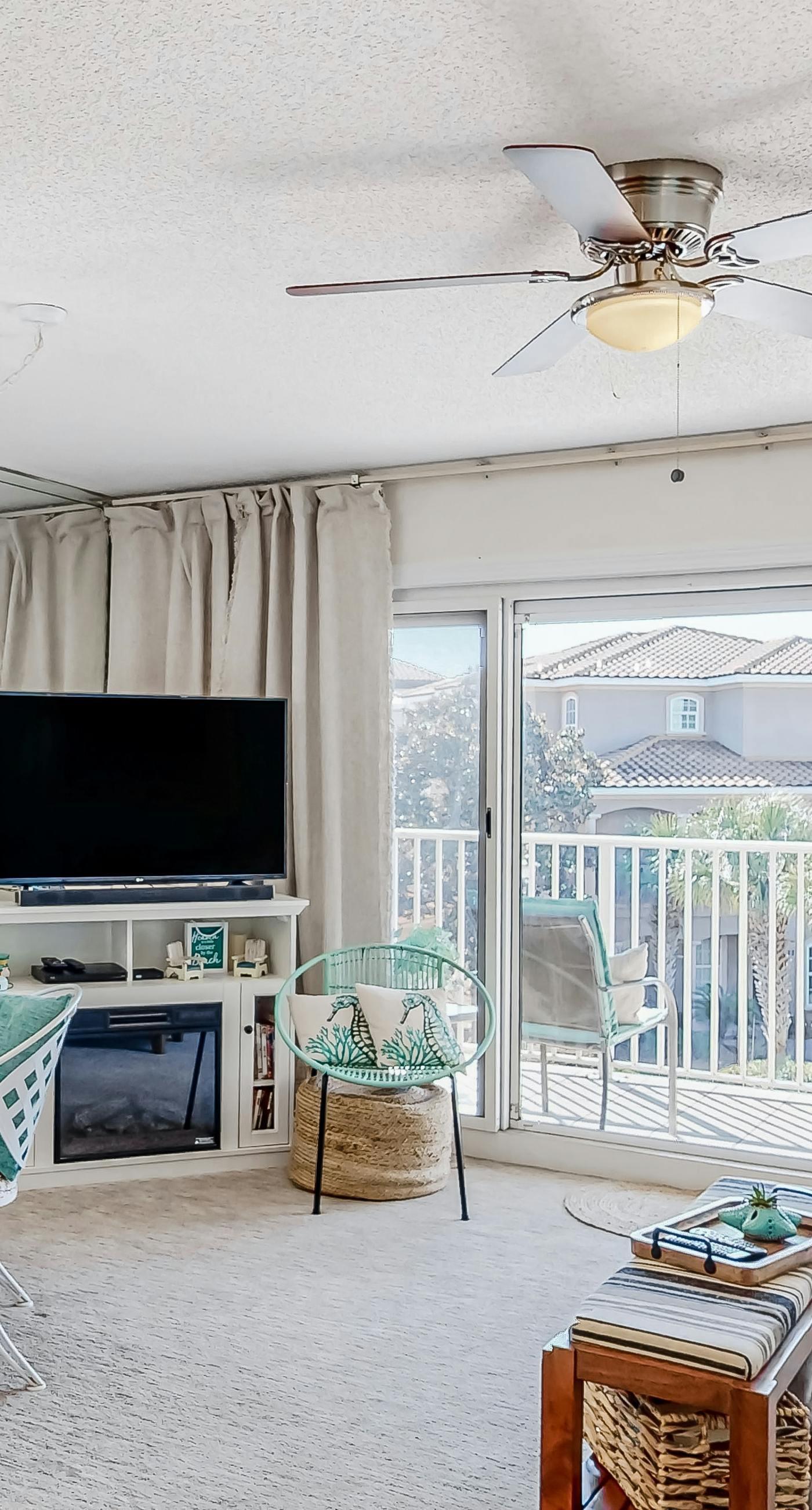 Free beach service, pet-friendly, pools, hot tub & balcony with Gulf-side calm