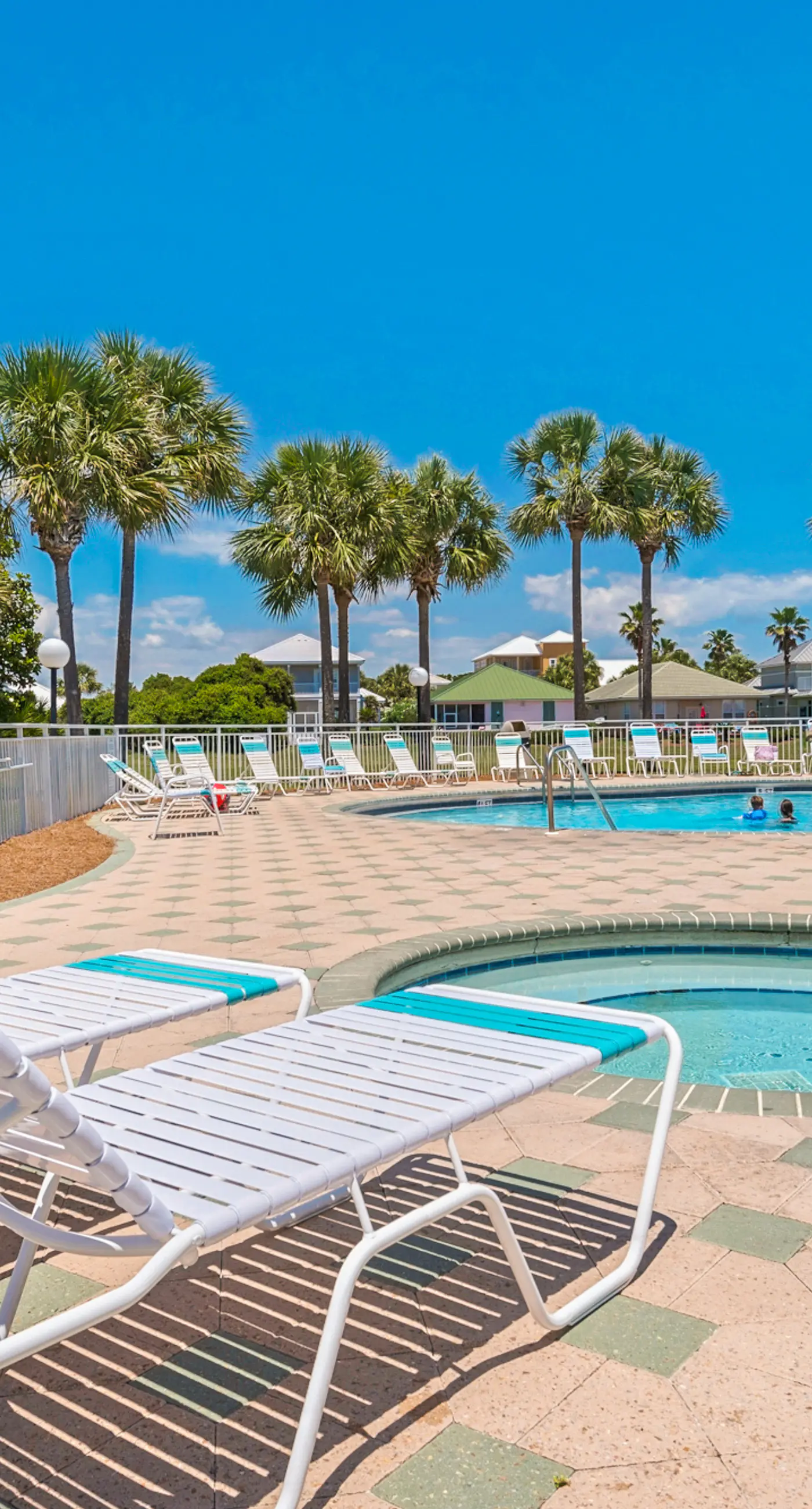 Pet-friendly, pools, hot tub & balcony with Gulf-side calm