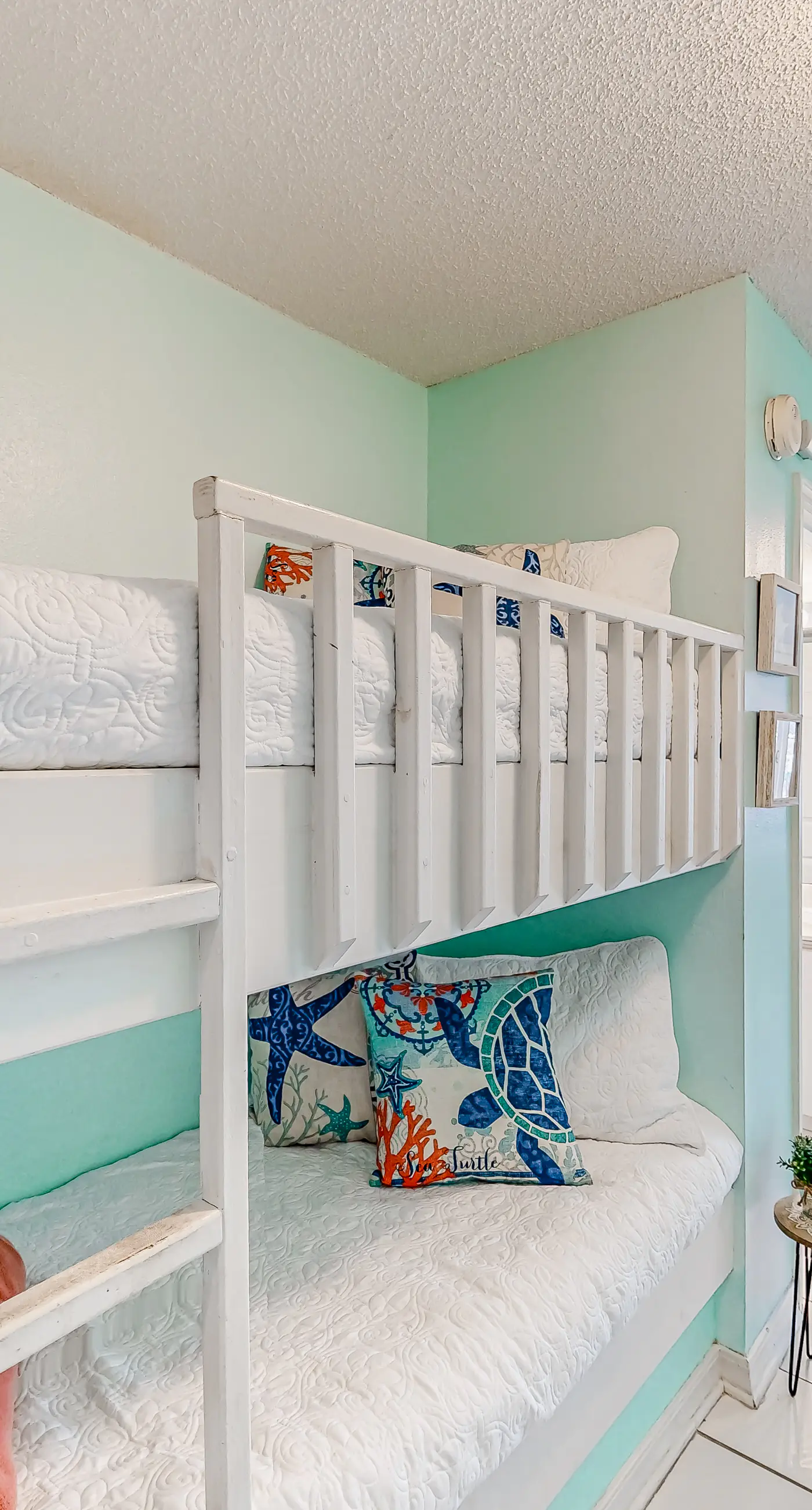 Pet-friendly, pools, hot tub & balcony with Gulf-side calm