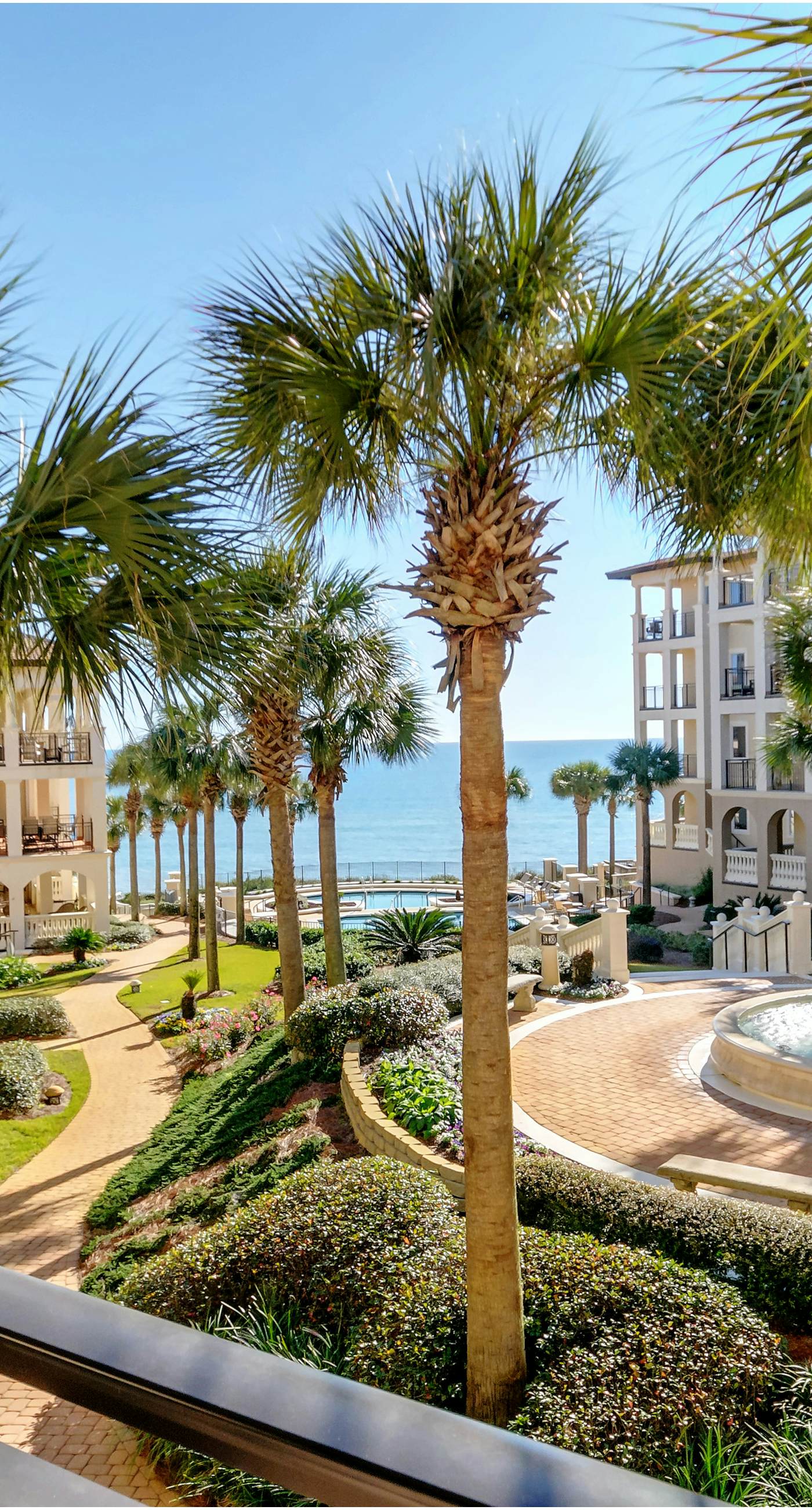 Beautiful Gulf Front Condo with Resort Pool, Beach Access, and Gulf Views