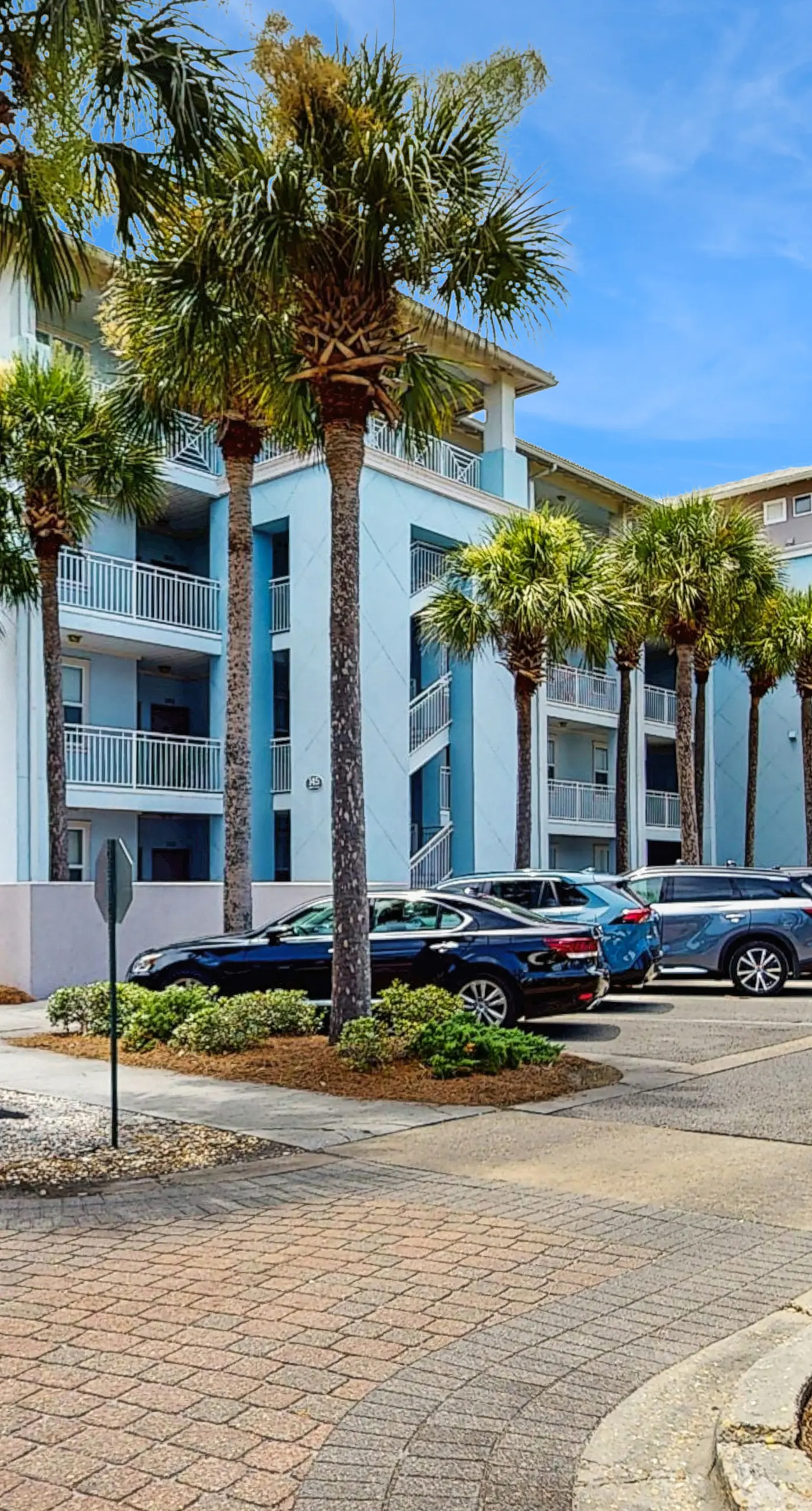 Santa Rosa Beach retreat with shared pool,  hot tub, close to dining, & parks