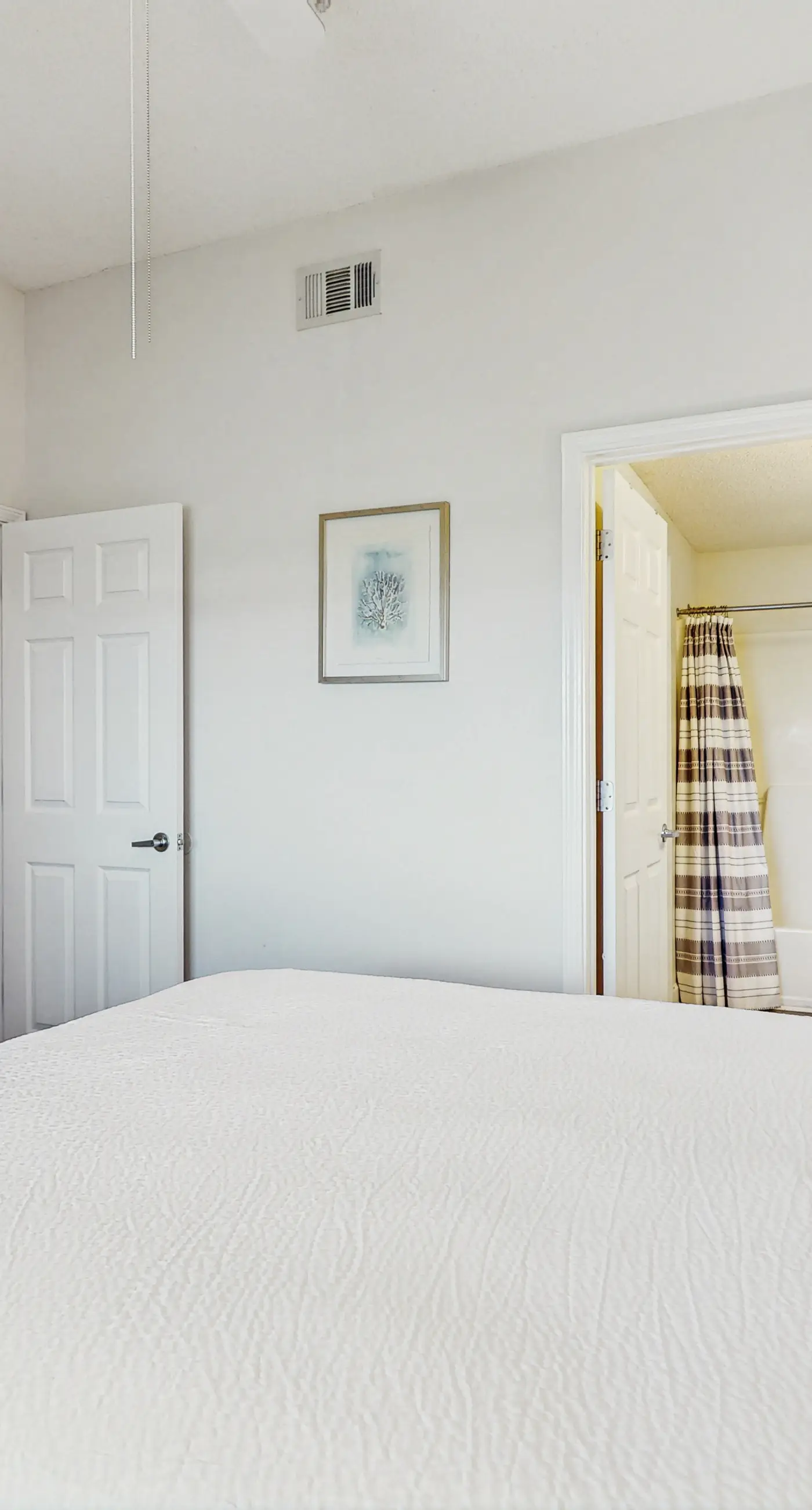 Santa Rosa Beach retreat with shared pool,  hot tub, close to dining, & parks